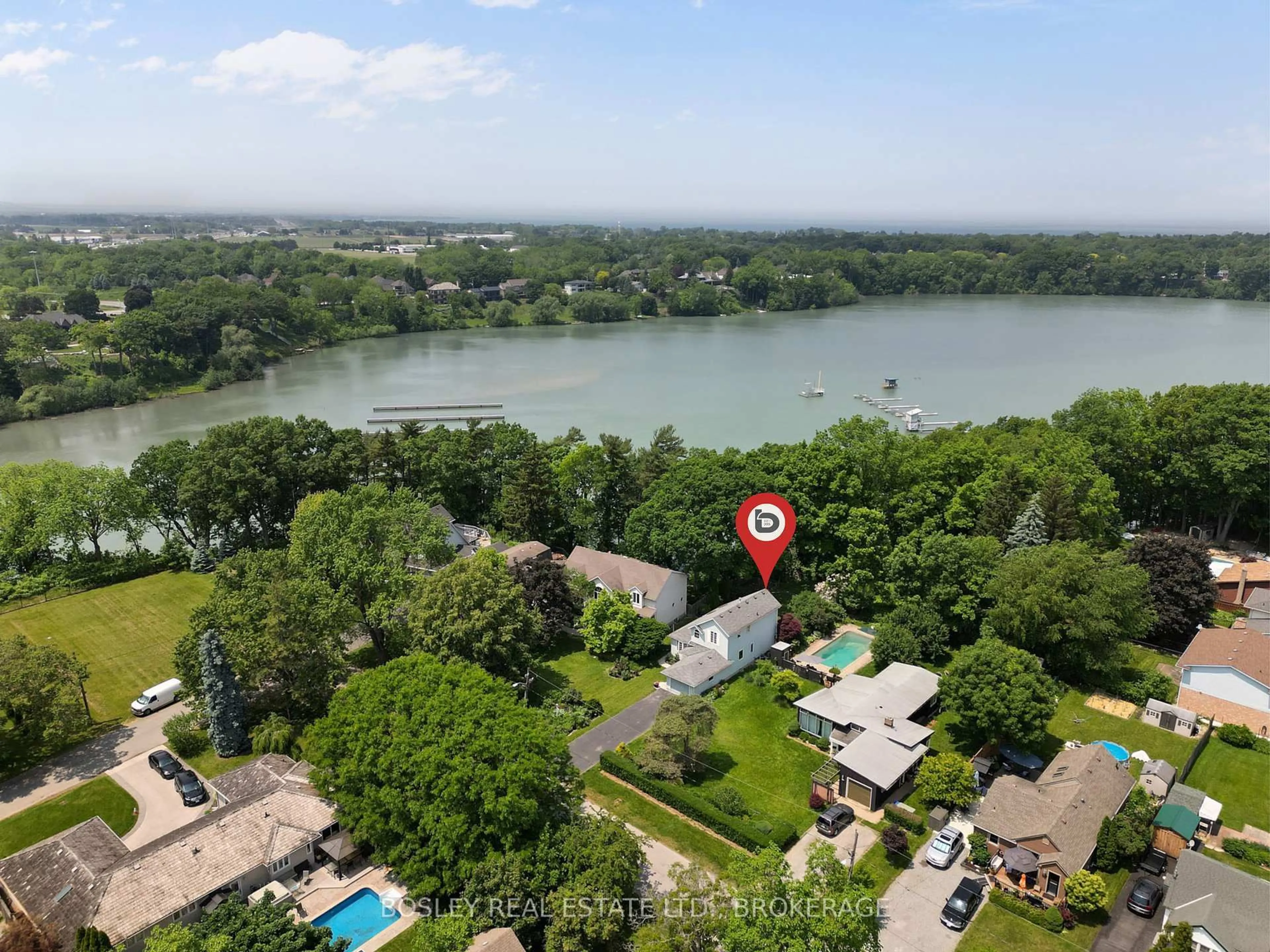A pic from outside/outdoor area/front of a property/back of a property/a pic from drone, water/lake/river/ocean view for 48 Henley Dr, St. Catharines Ontario L2N 4A9