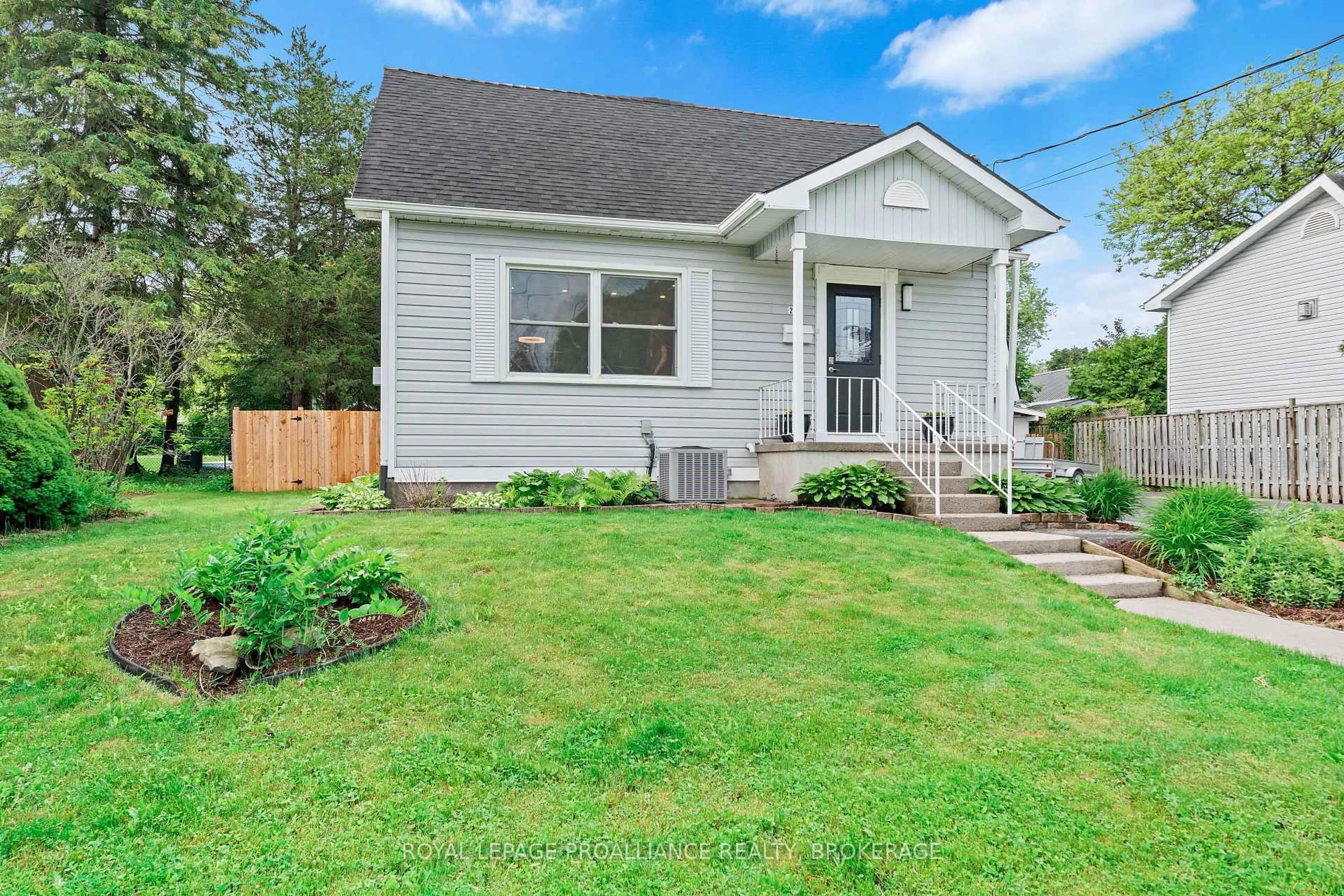 Home with vinyl exterior material, street for 216 Phillips St, Kingston Ontario K7M 3A1