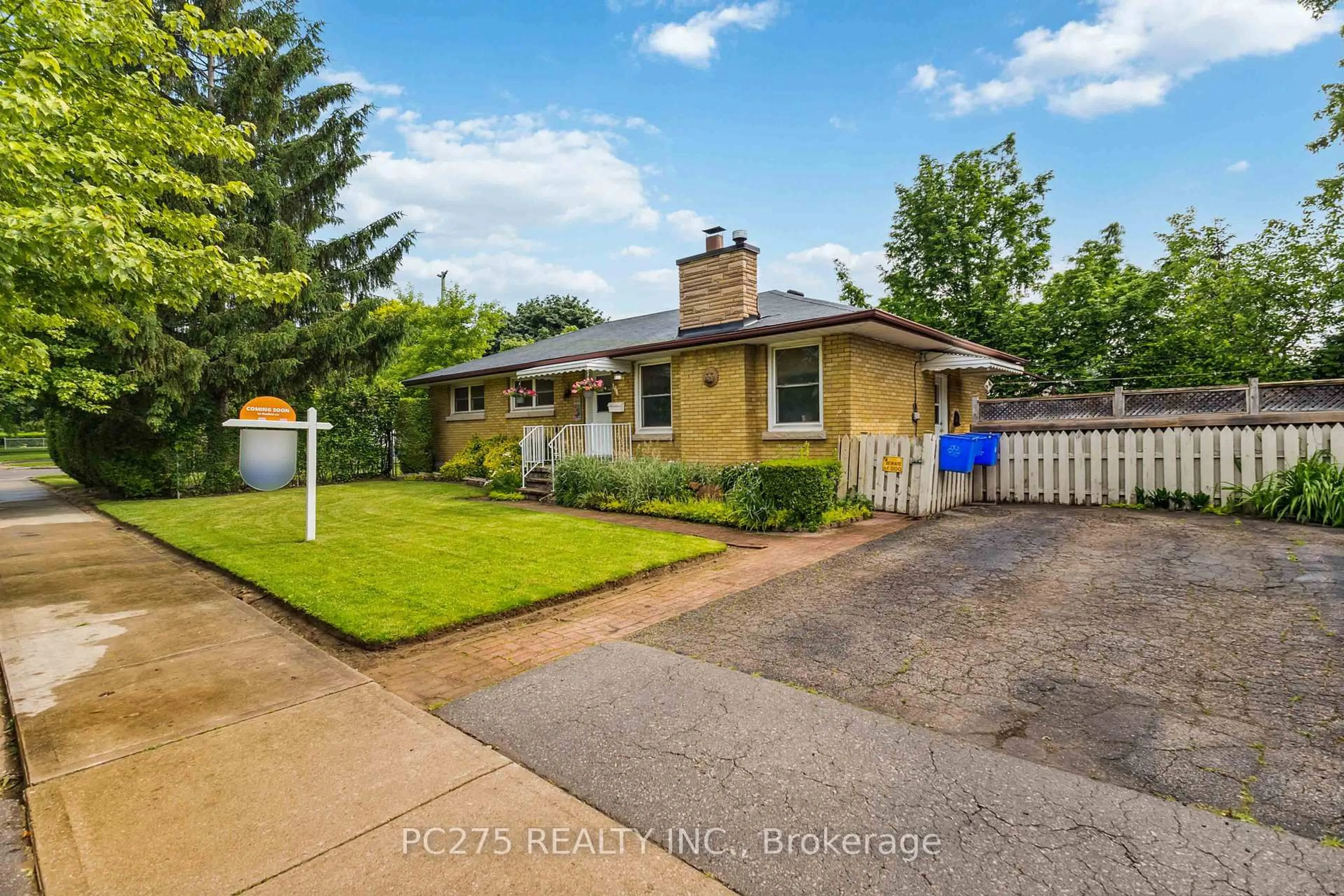 A pic from outside/outdoor area/front of a property/back of a property/a pic from drone, street for 164 Atkinson Blvd, London East Ontario N5W 4Z4