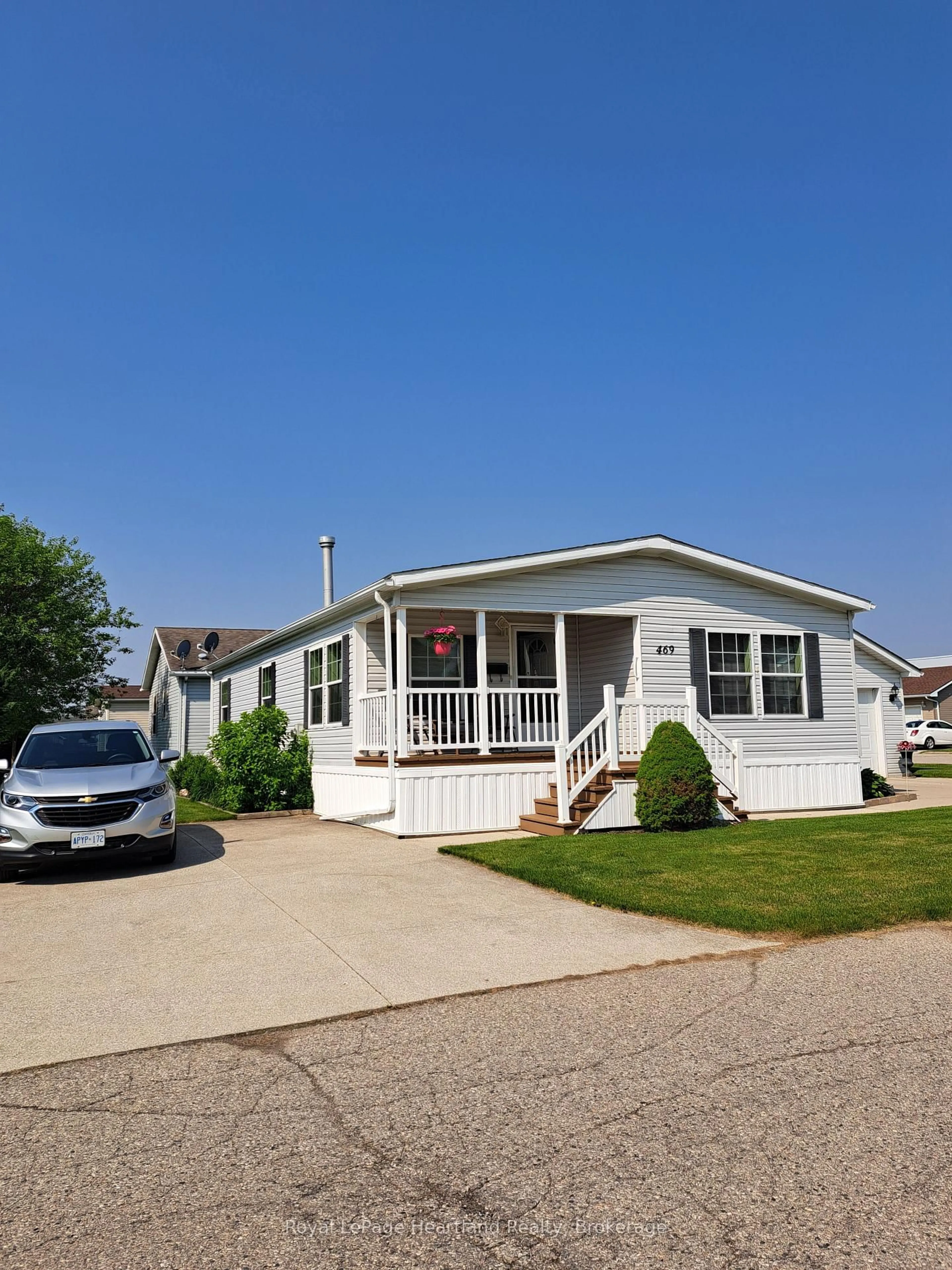 Home with vinyl exterior material, street for 469 Richard Cres, Strathroy Caradoc Ontario N7G 3P4