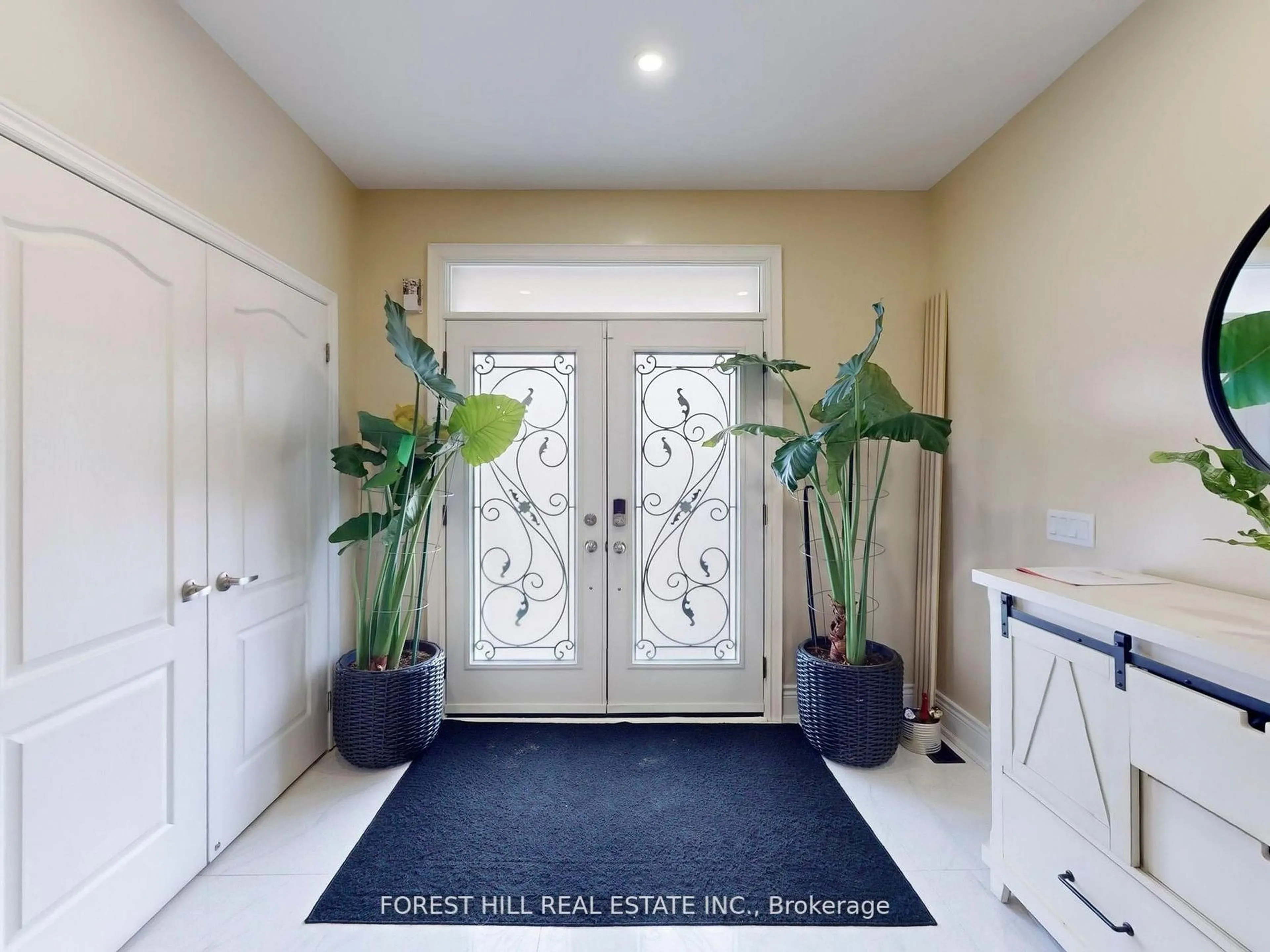 Indoor entryway for 740 Cedar St, Shelburne Ontario L9V 3V9