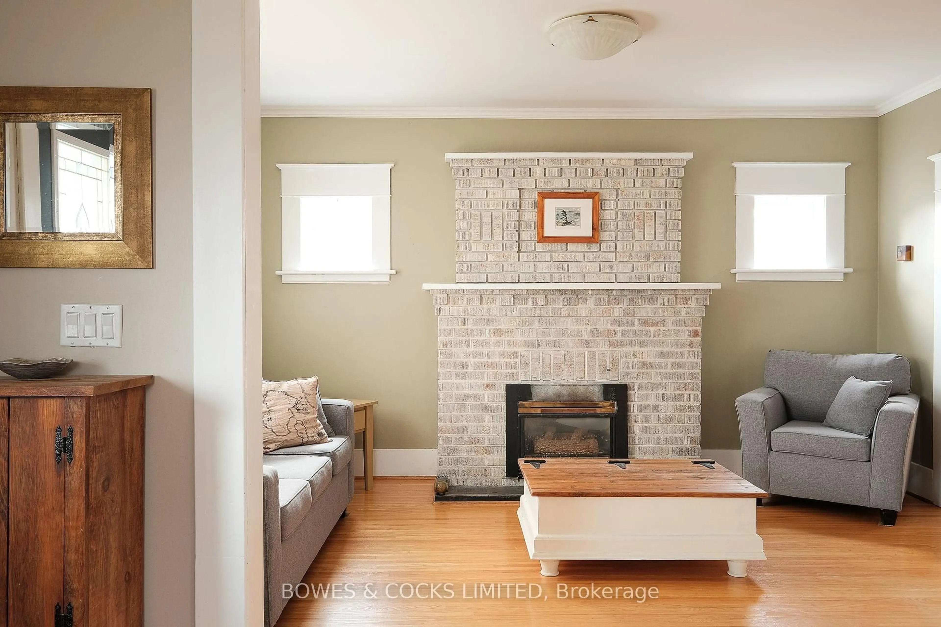 Living room with furniture, unknown for 562 Cameron St, Peterborough South Ontario K9J 3Z5
