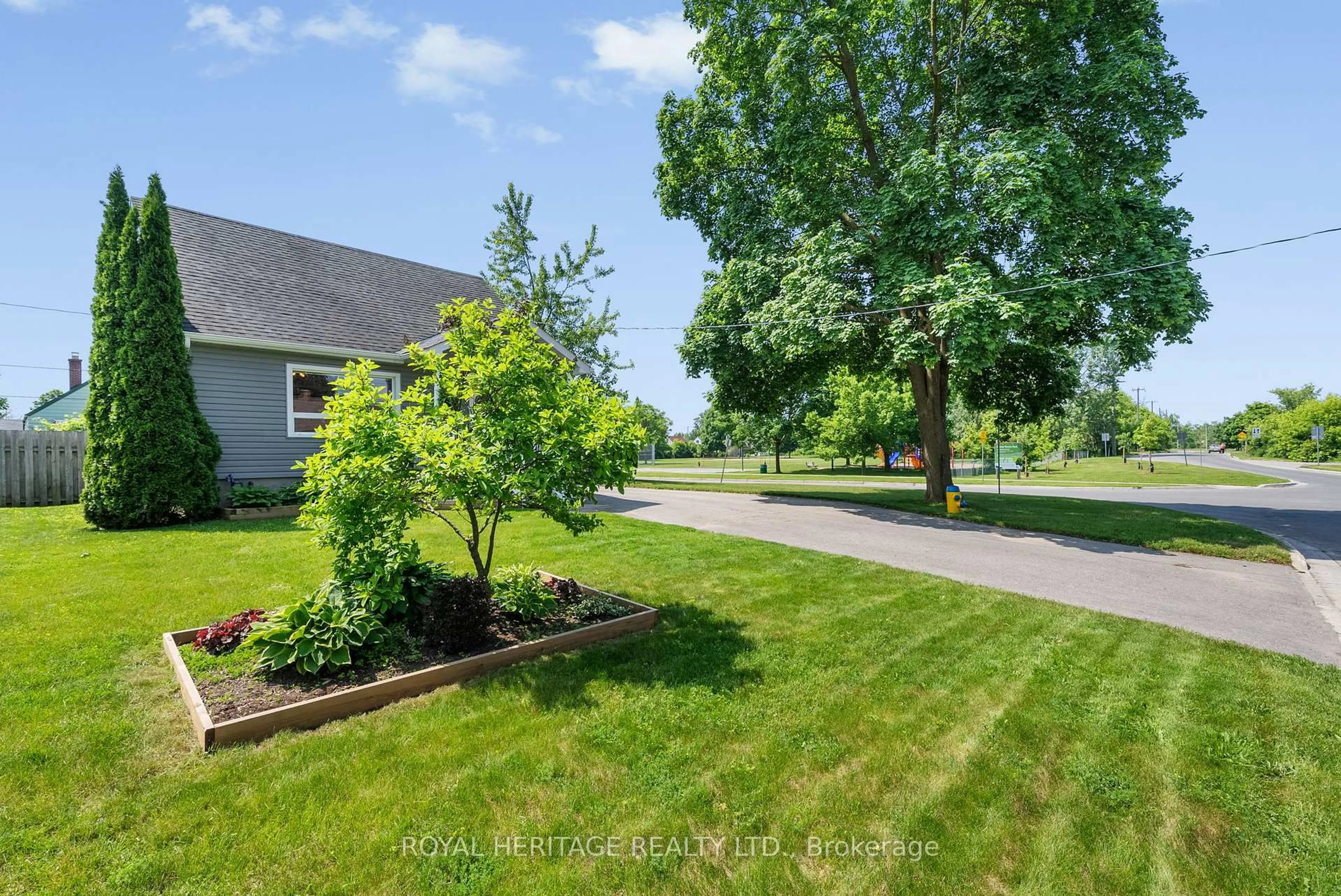 A pic from outside/outdoor area/front of a property/back of a property/a pic from drone, street for 693 Hawley St, Peterborough South Ontario K9J 4C7