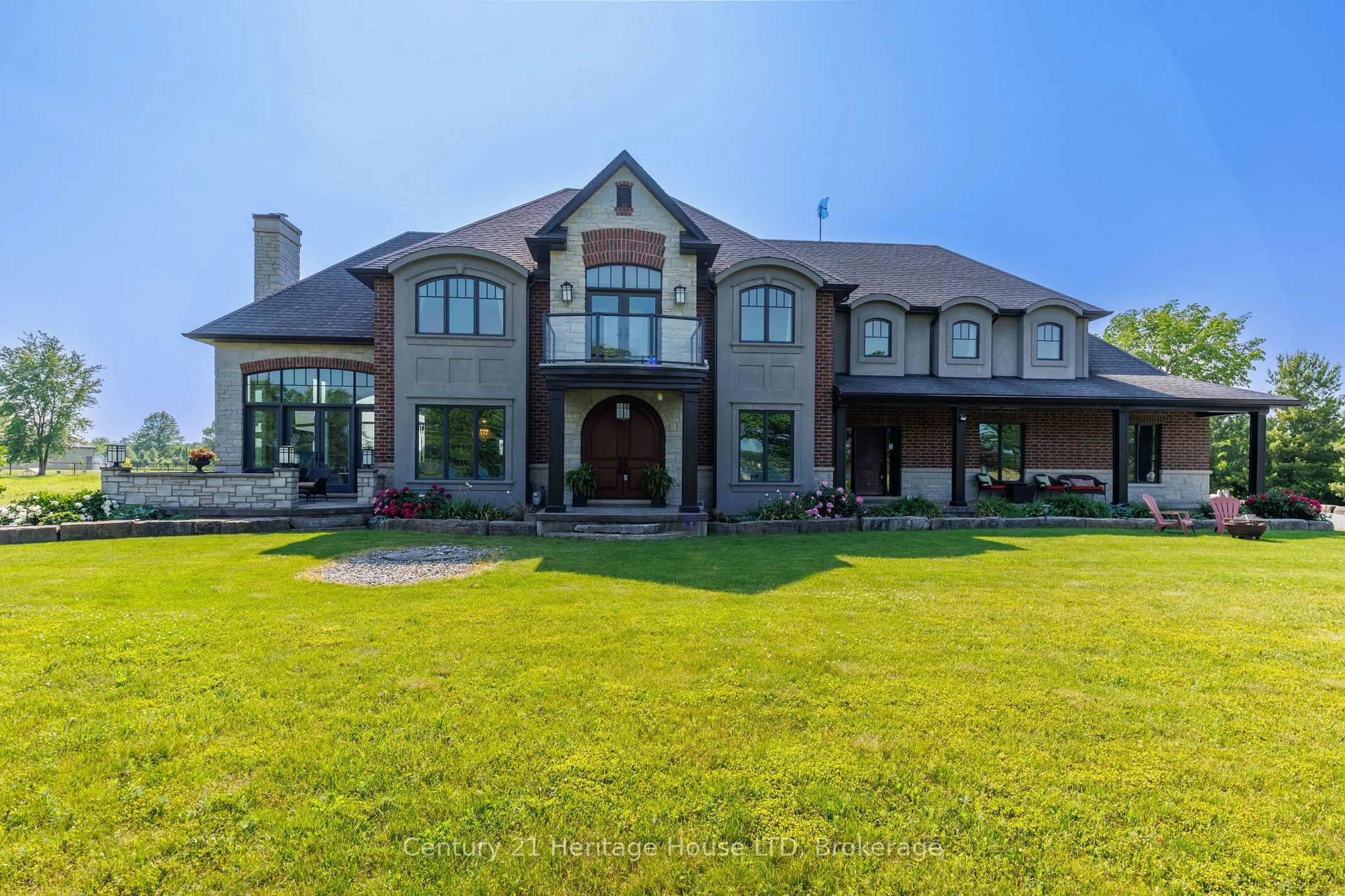 Home with brick exterior material, unknown for 12679 Niagara Pkwy, Niagara Falls Ontario L2E 6S6