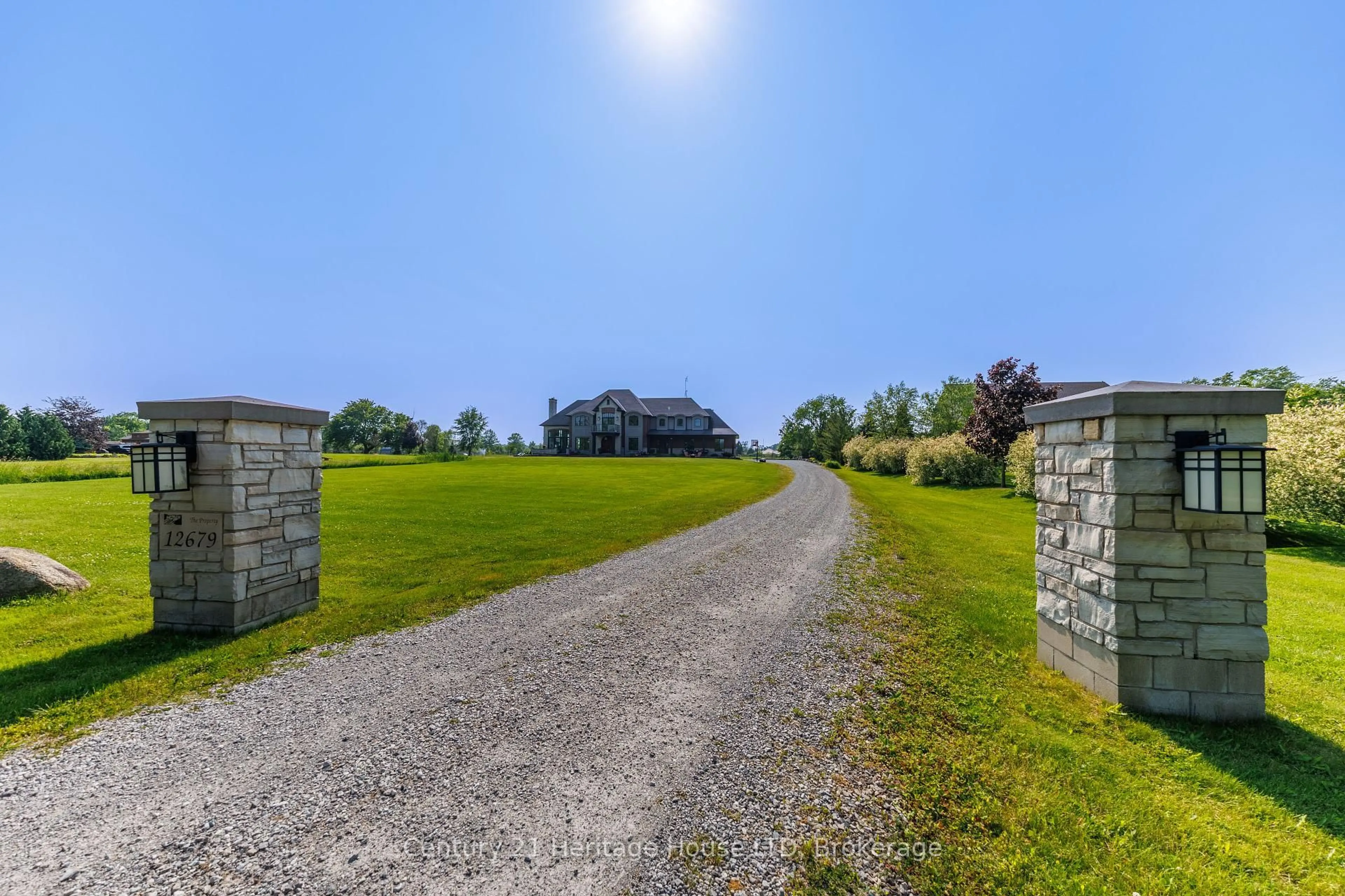 A pic from outside/outdoor area/front of a property/back of a property/a pic from drone, water/lake/river/ocean view for 12679 Niagara Pkwy, Niagara Falls Ontario L2E 6S6