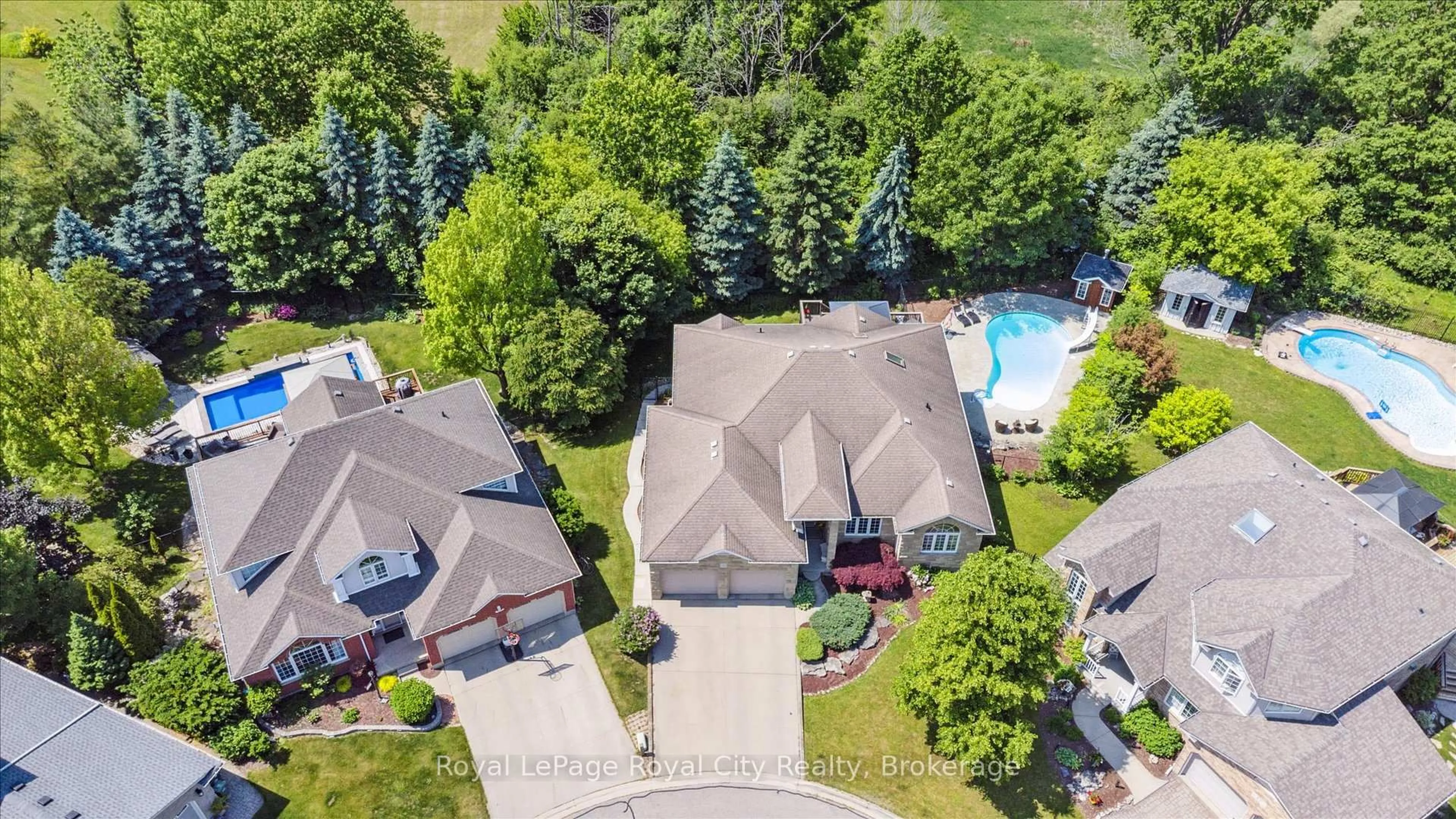 A pic from outside/outdoor area/front of a property/back of a property/a pic from drone, street for 16 Elderberry Crt, Guelph Ontario N1L 1K3