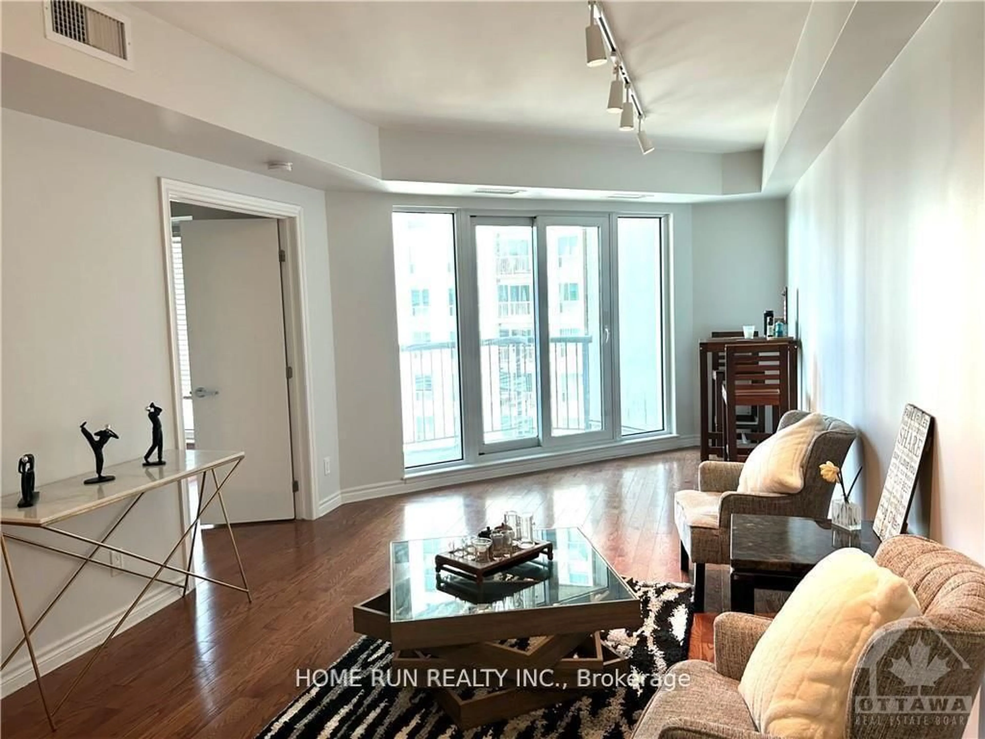 A pic of a room for 234 RIDEAU St #1211, Ottawa Ontario K1N 0A9