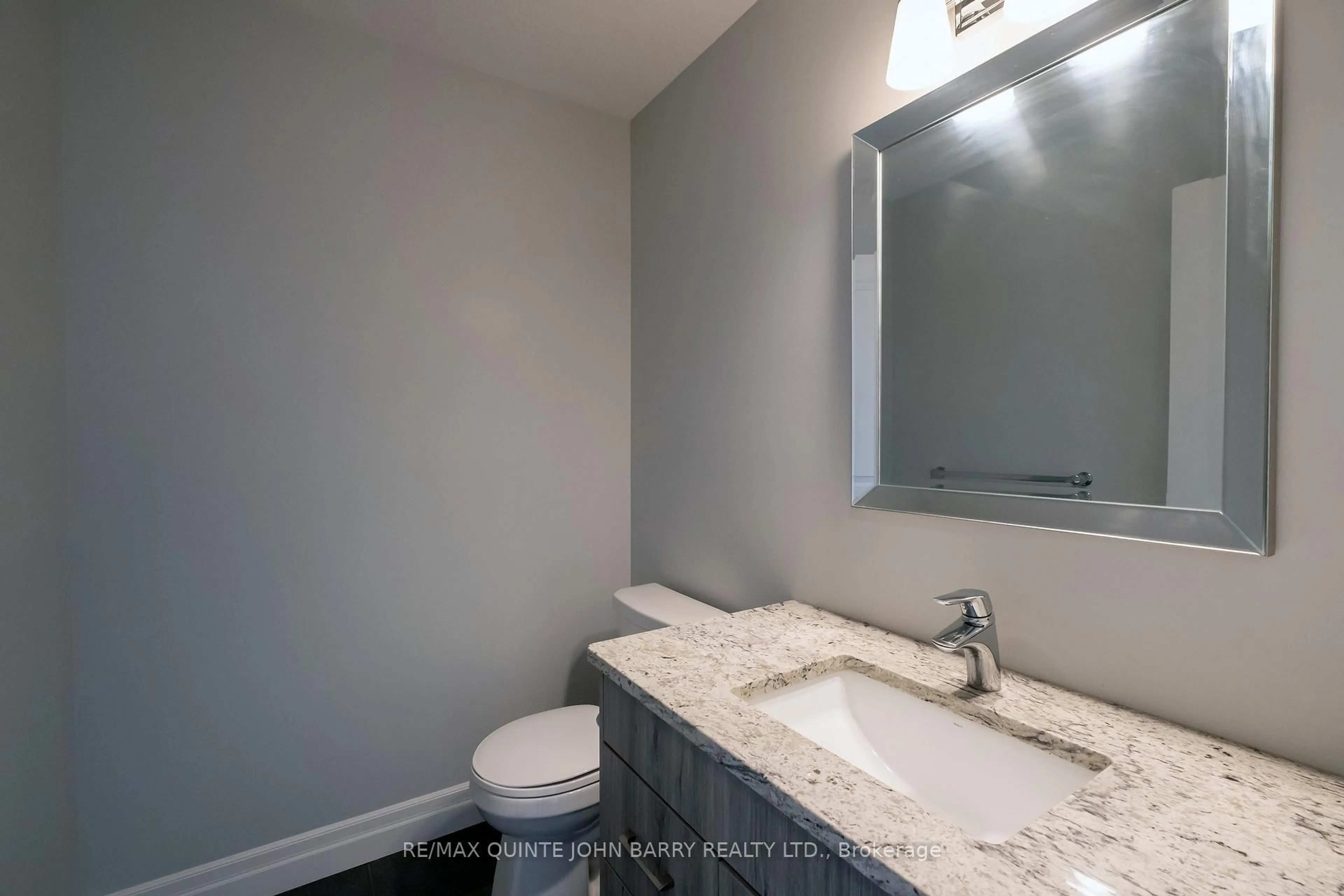 Standard bathroom, ceramic/tile floor for 49 Lanark Dr, Belleville Ontario K8N 0G8