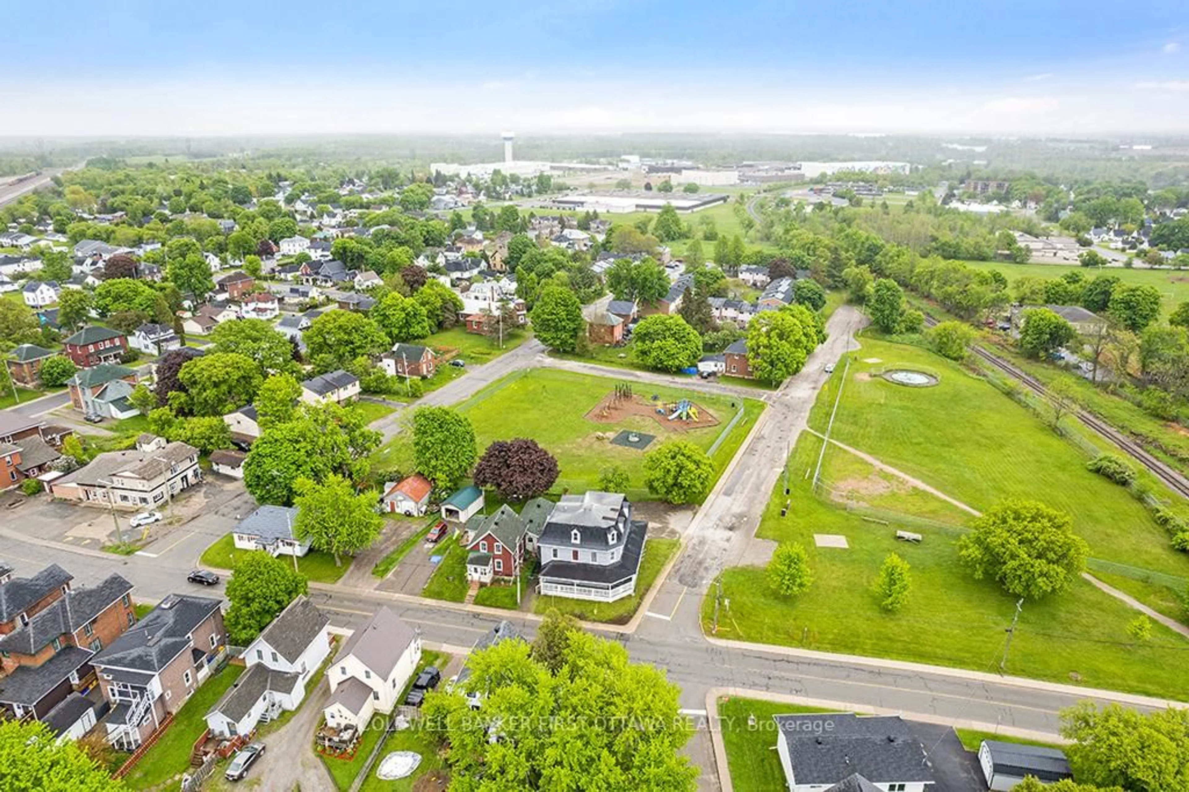 A pic from outside/outdoor area/front of a property/back of a property/a pic from drone, mountain view for 151 Chambers St, Smiths Falls Ontario K7A 2Z5