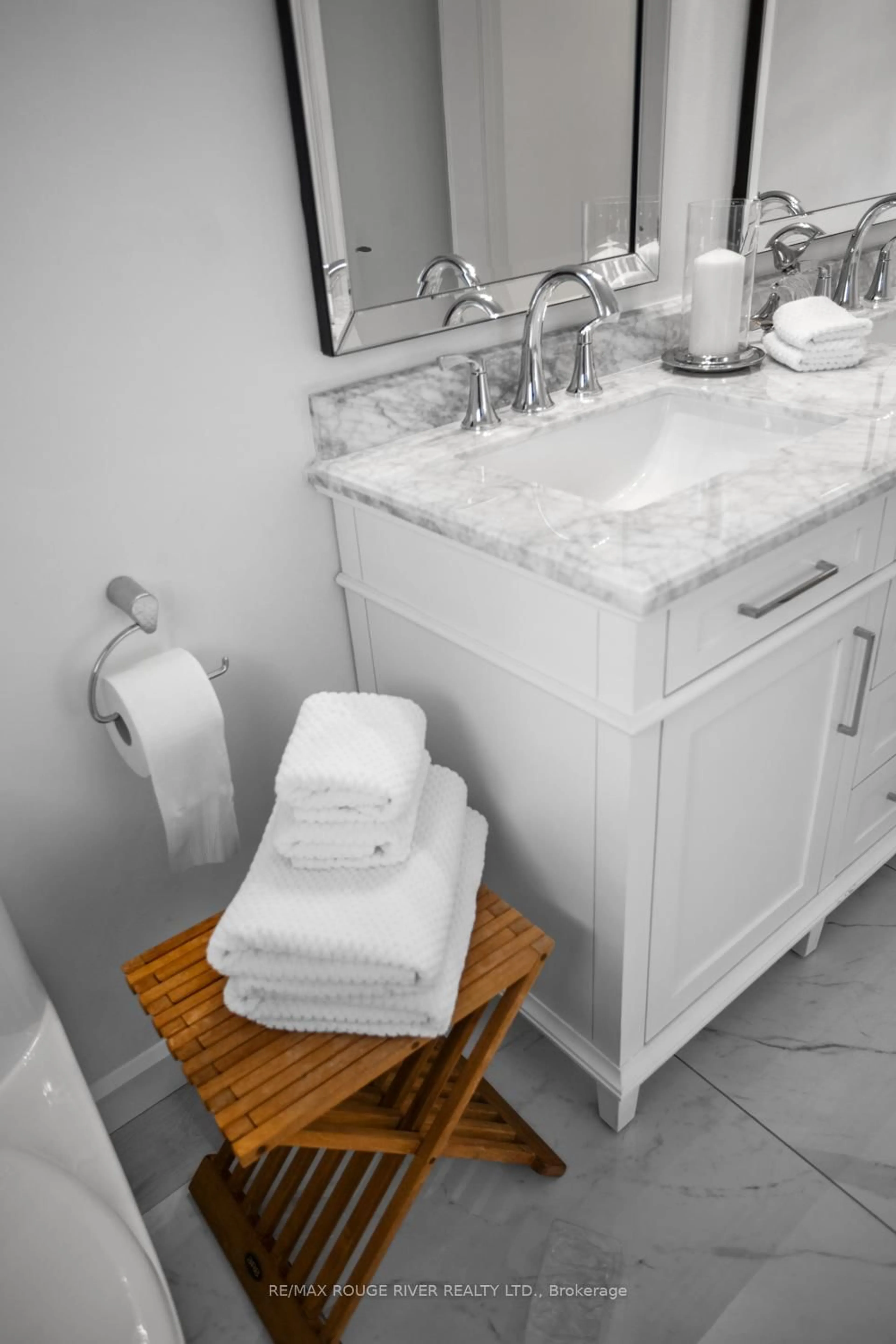 Contemporary bathroom, ceramic/tile floor for 27 Keller Dr, Belleville Ontario K8P 4B3