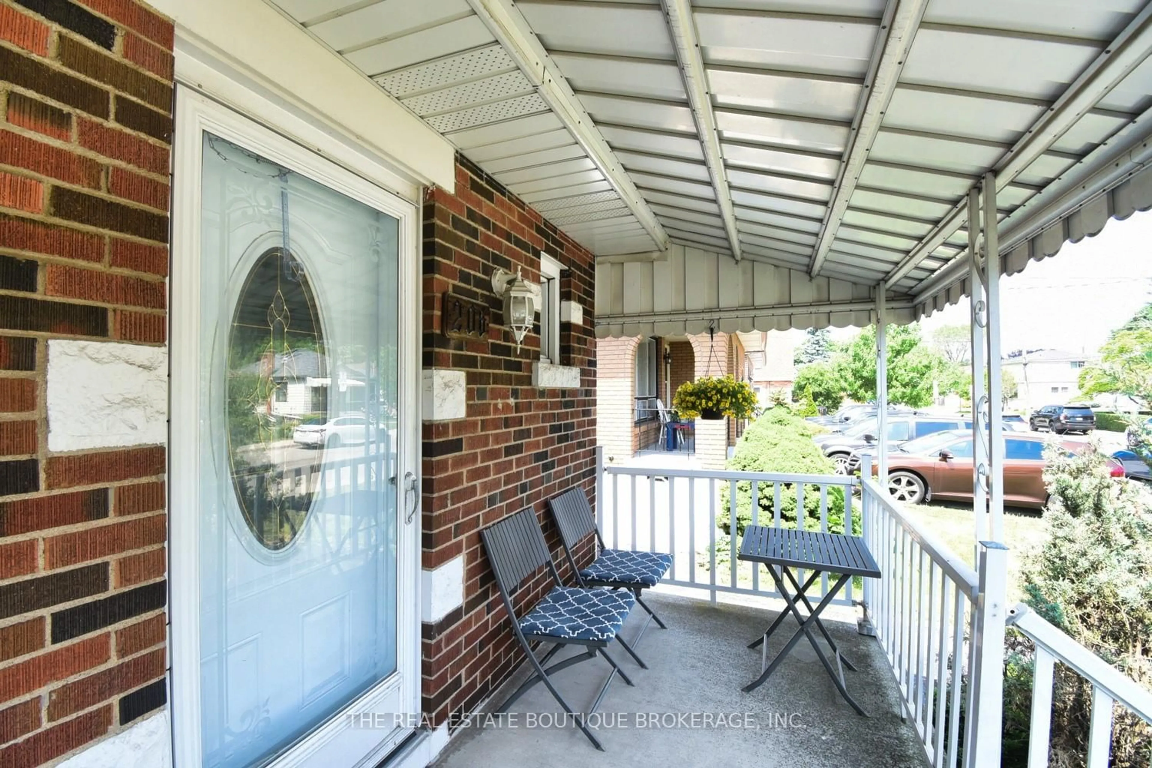 Patio, street for 206 Crockett St, Hamilton Ontario L8V 1H2