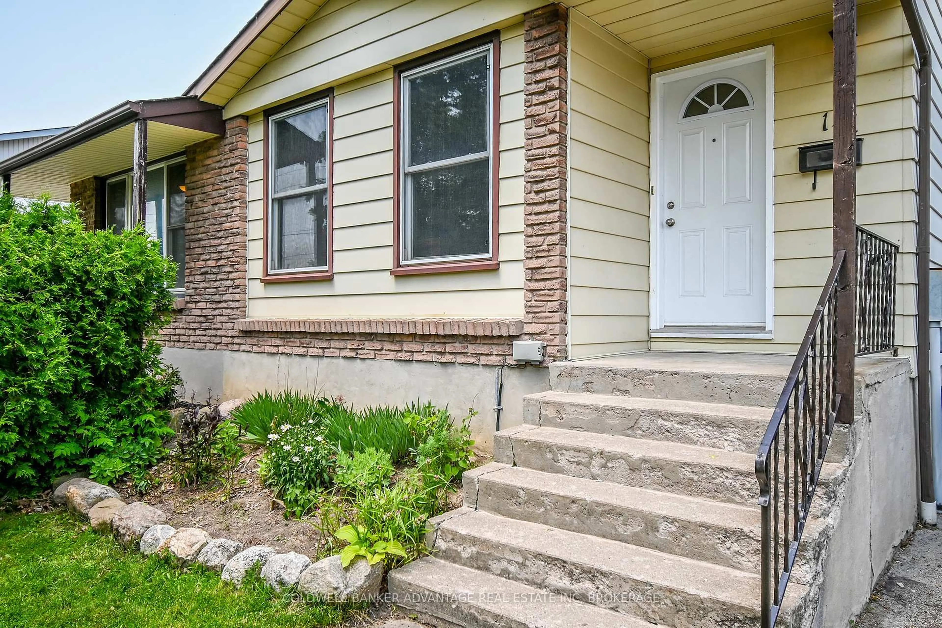 Home with brick exterior material, street for 141 Linwell Rd, St. Catharines Ontario L2N 6H2