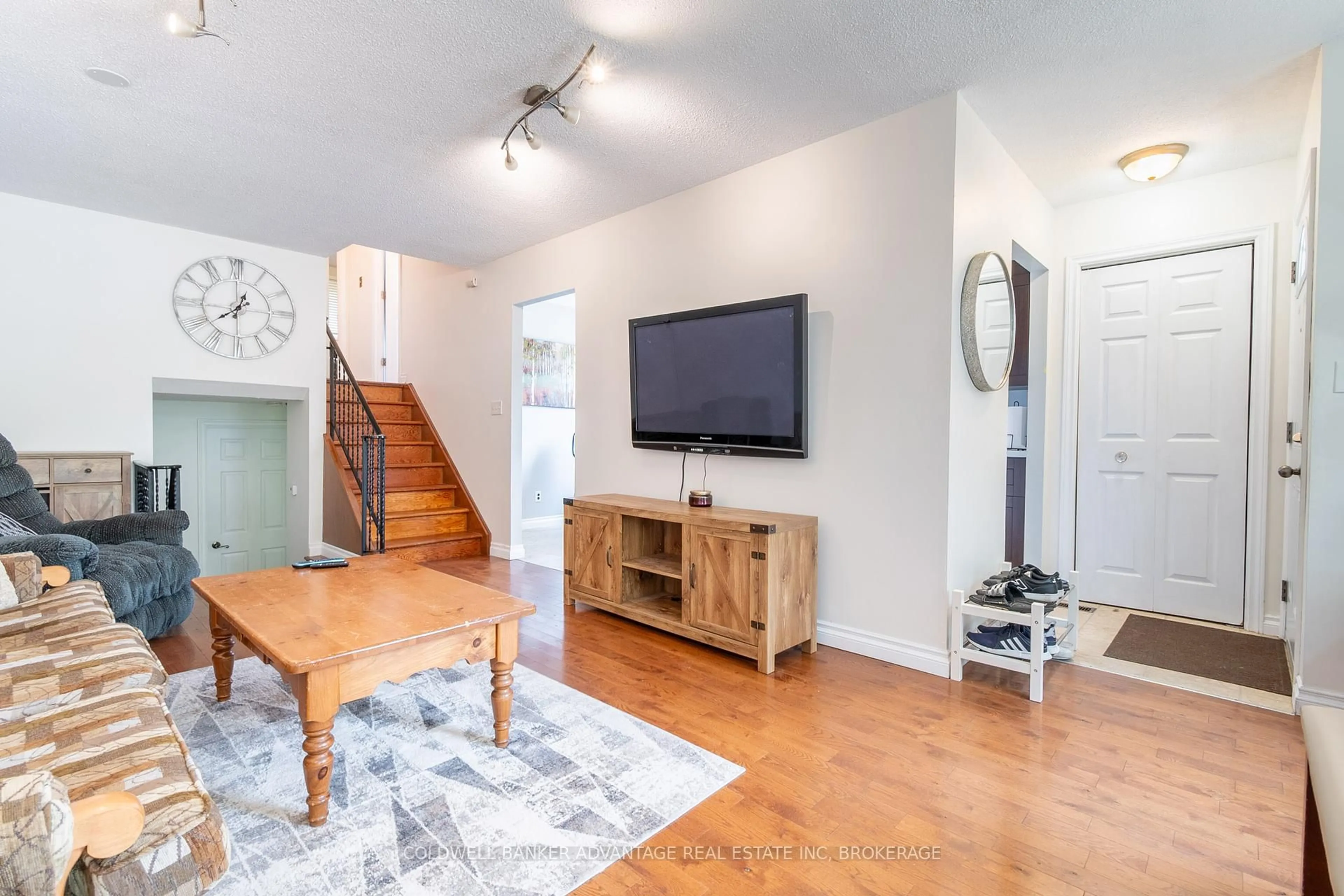 Living room with furniture, wood/laminate floor for 141 Linwell Rd, St. Catharines Ontario L2N 6H2