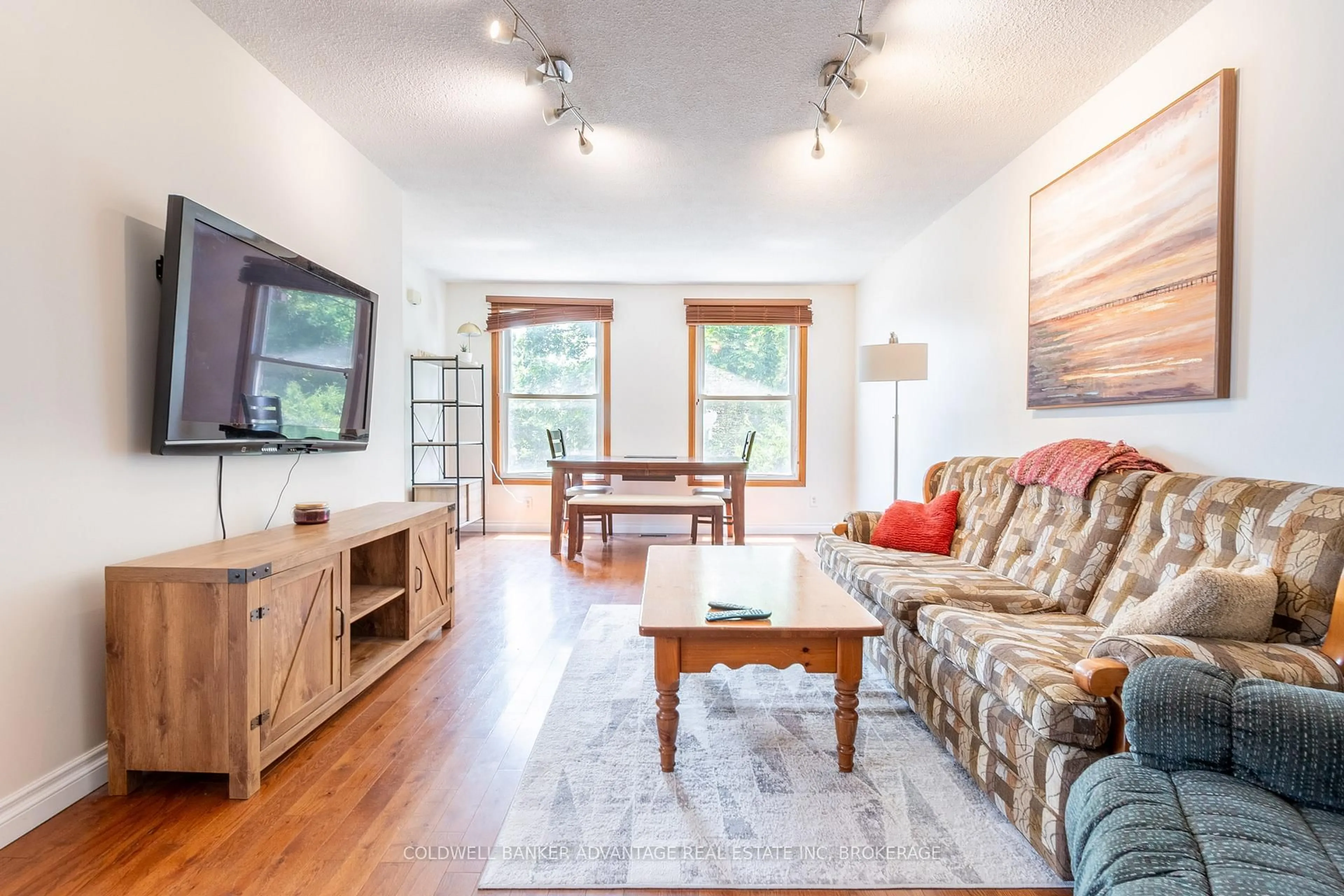 Living room with furniture, wood/laminate floor for 141 Linwell Rd, St. Catharines Ontario L2N 6H2
