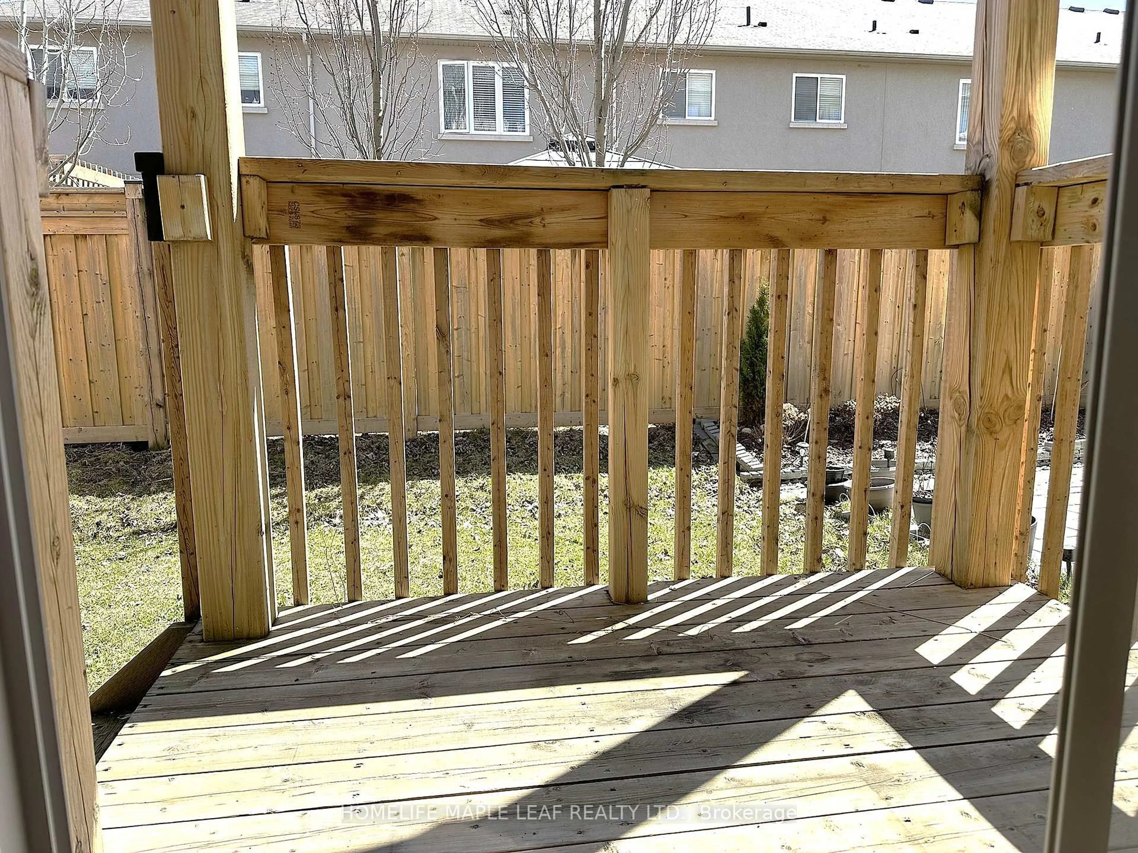 Patio, street for 26 Borers Creek Circ, Hamilton Ontario L8B 1W3