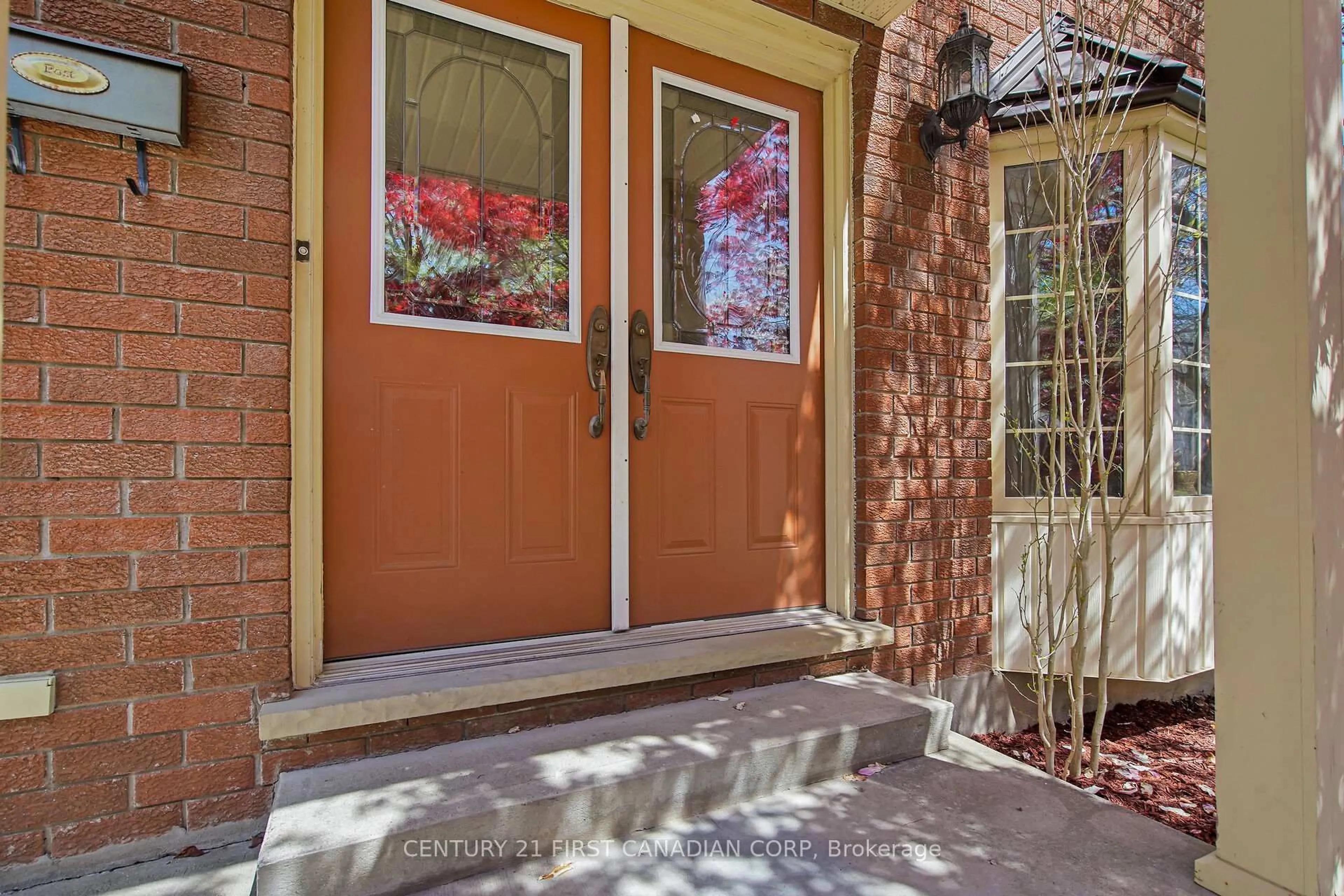 Indoor entryway for 66 Nanette Dr, London North Ontario N5X 3L4