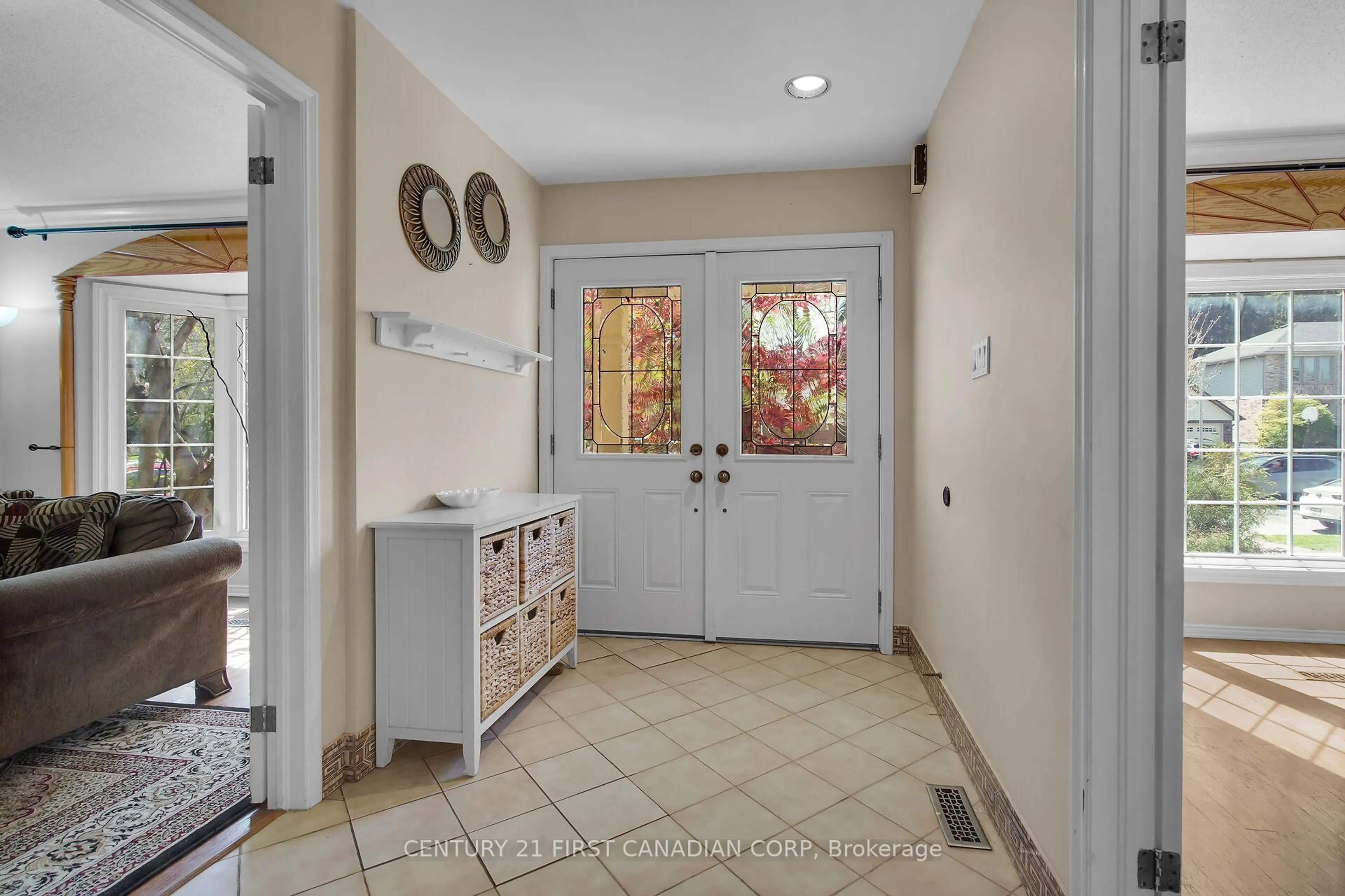Indoor entryway for 66 Nanette Dr, London North Ontario N5X 3L4