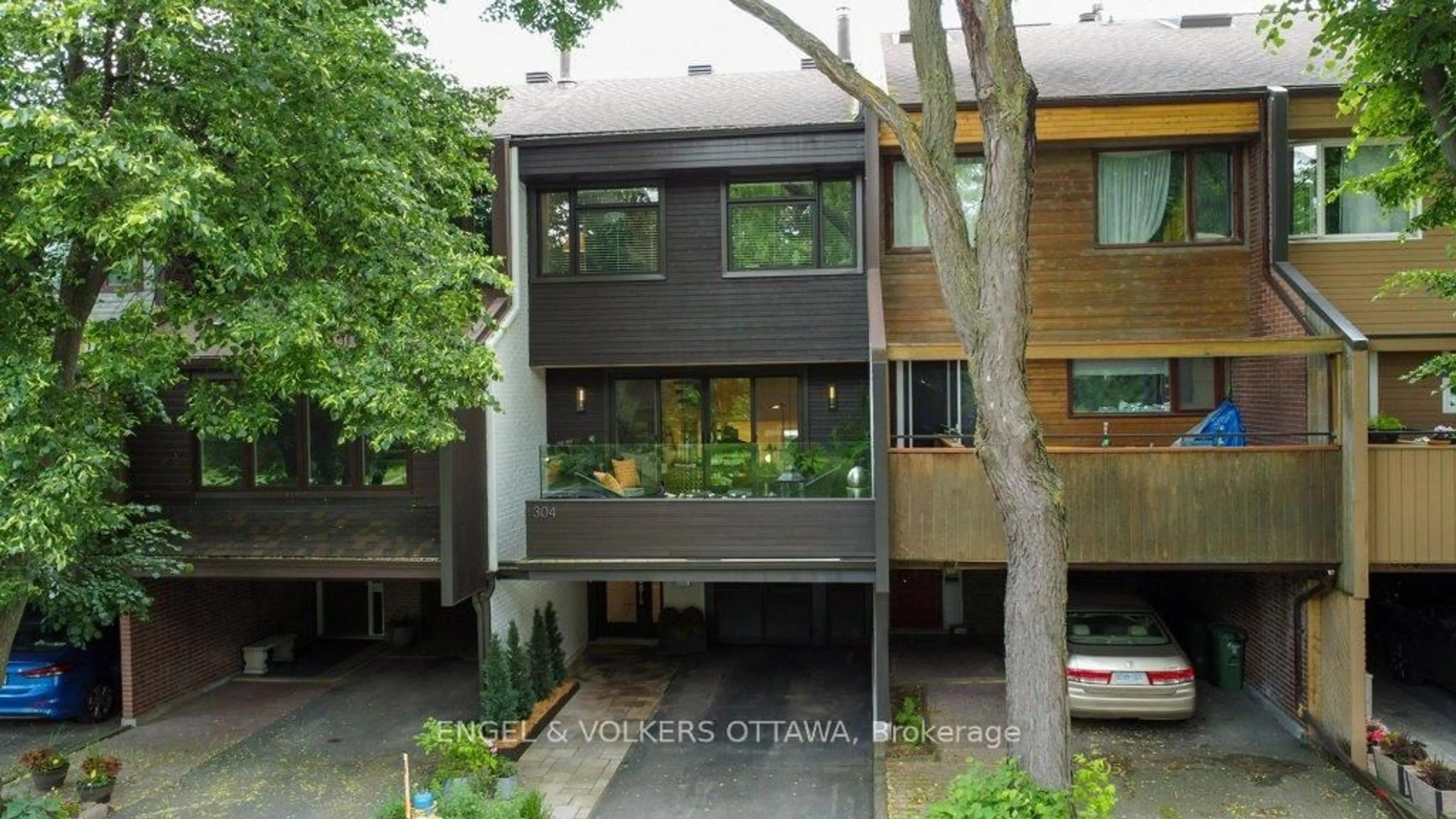 Patio, street for 304 CATHCART St, Ottawa Ontario K1N 5C4