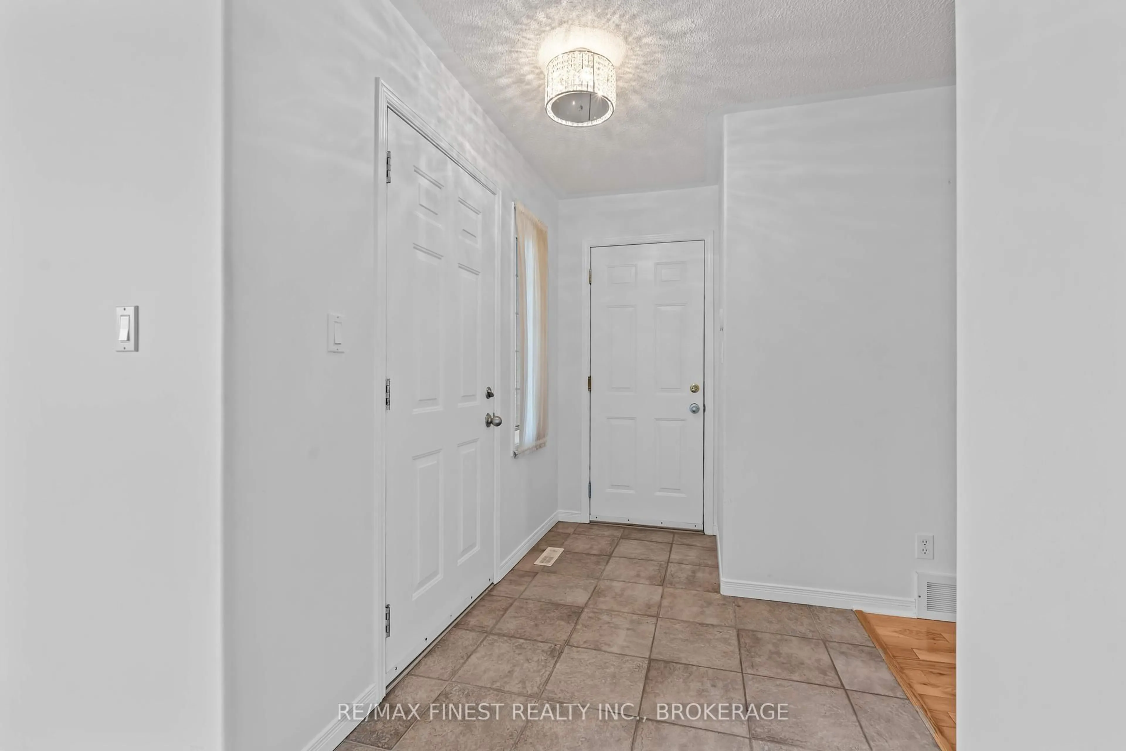 Indoor entryway for 826 Marsh Cres, Kingston Ontario K7P 2R2
