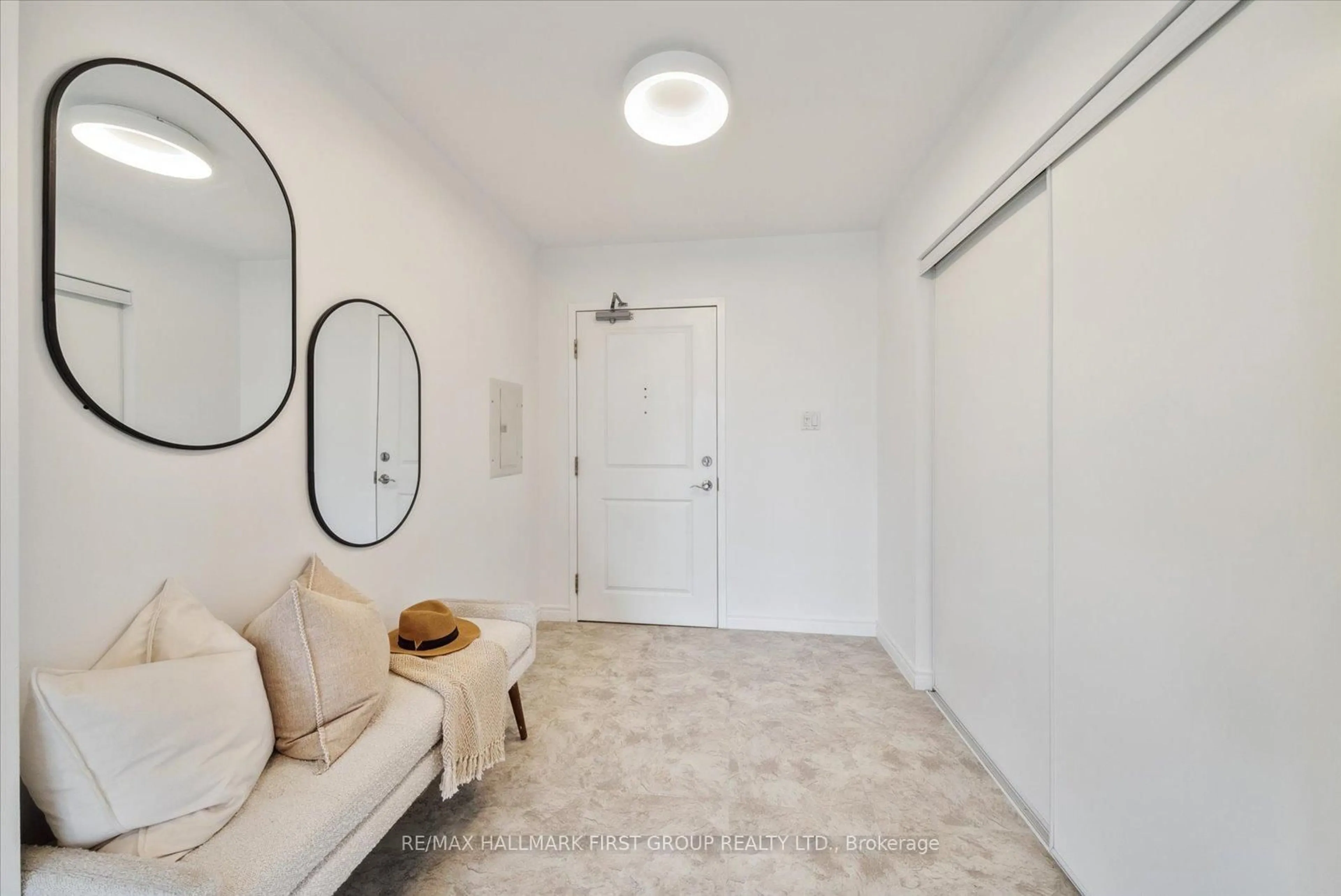 Indoor entryway for 125 Third St #305, Cobourg Ontario K9A 5W9