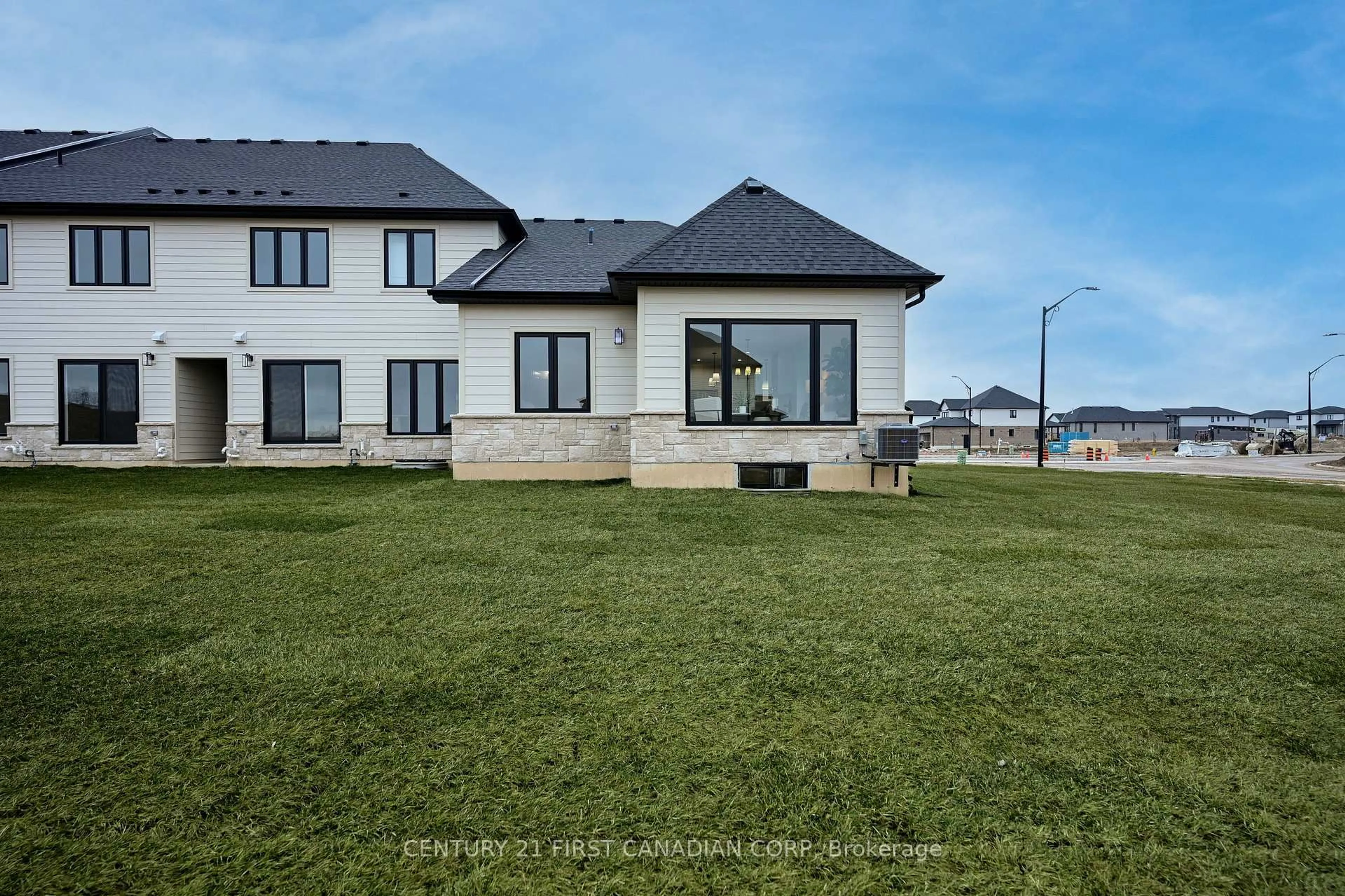 A pic from outside/outdoor area/front of a property/back of a property/a pic from drone, unknown for 6694 Hayward Dr, London South Ontario N6P 0H7