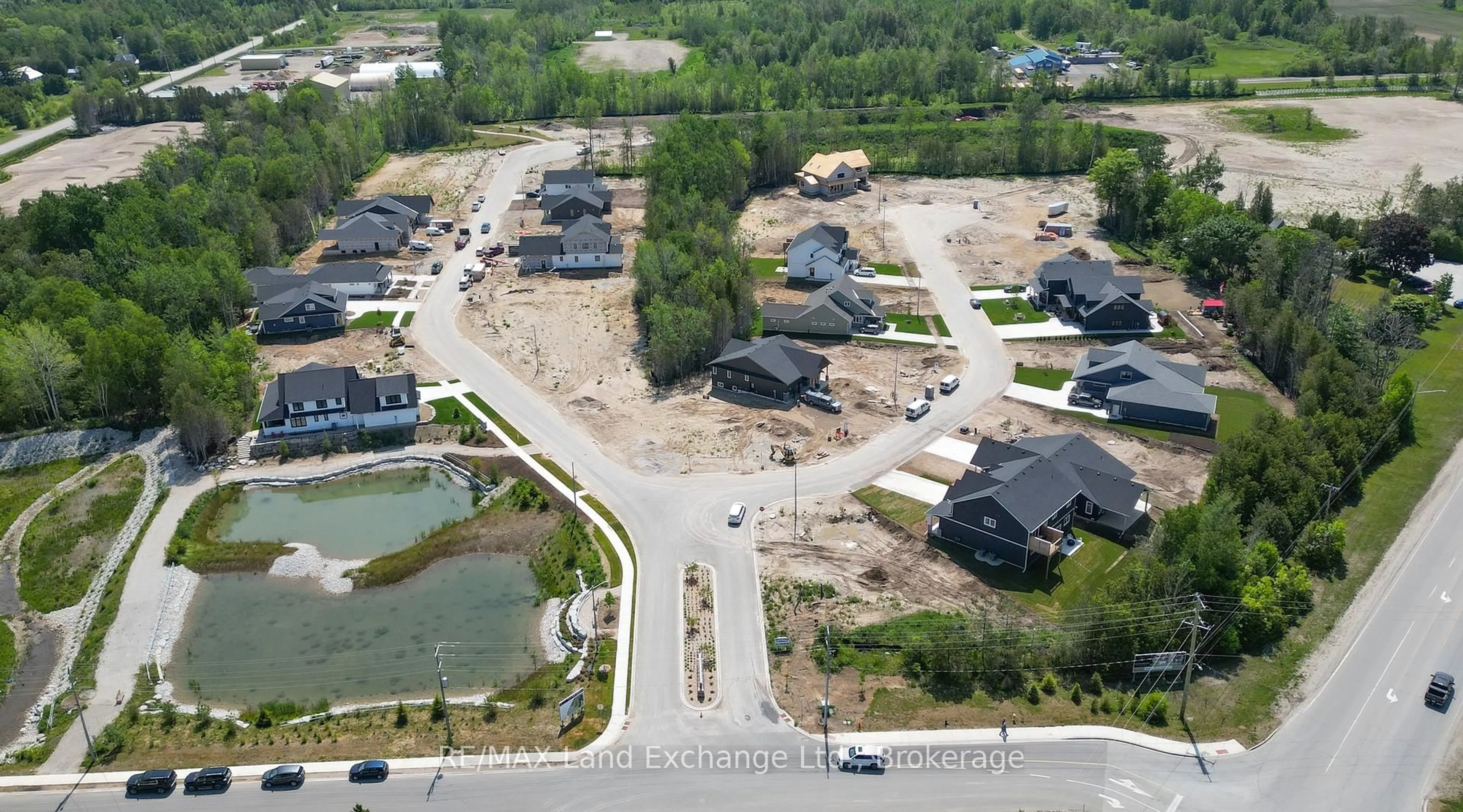 A pic from outside/outdoor area/front of a property/back of a property/a pic from drone, street for 29 Lakeforest Dr, Saugeen Shores Ontario N0H 2L0