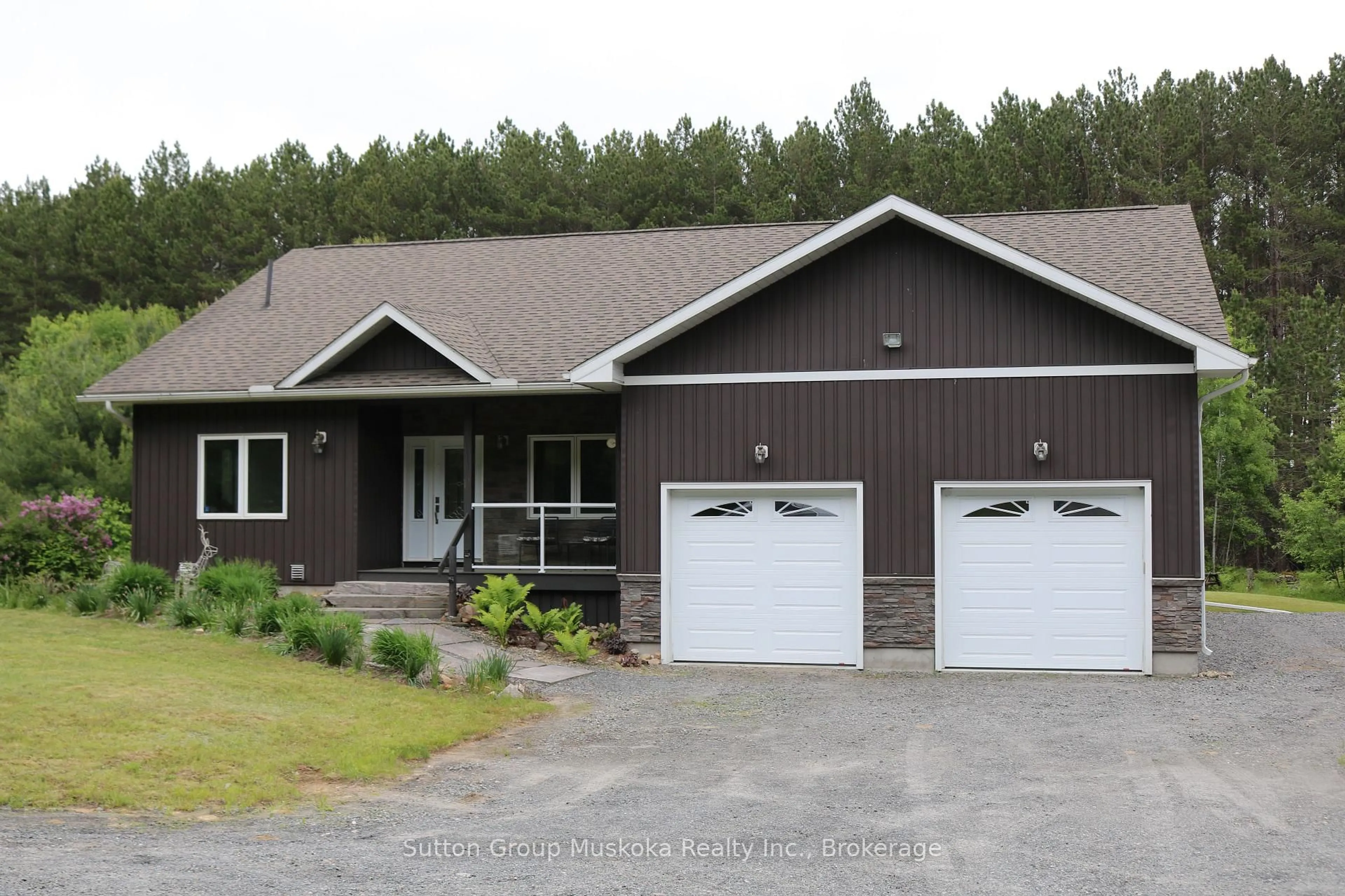 Home with vinyl exterior material, unknown for 393 Skyhills Rd, Huntsville Ontario P1H 2N5