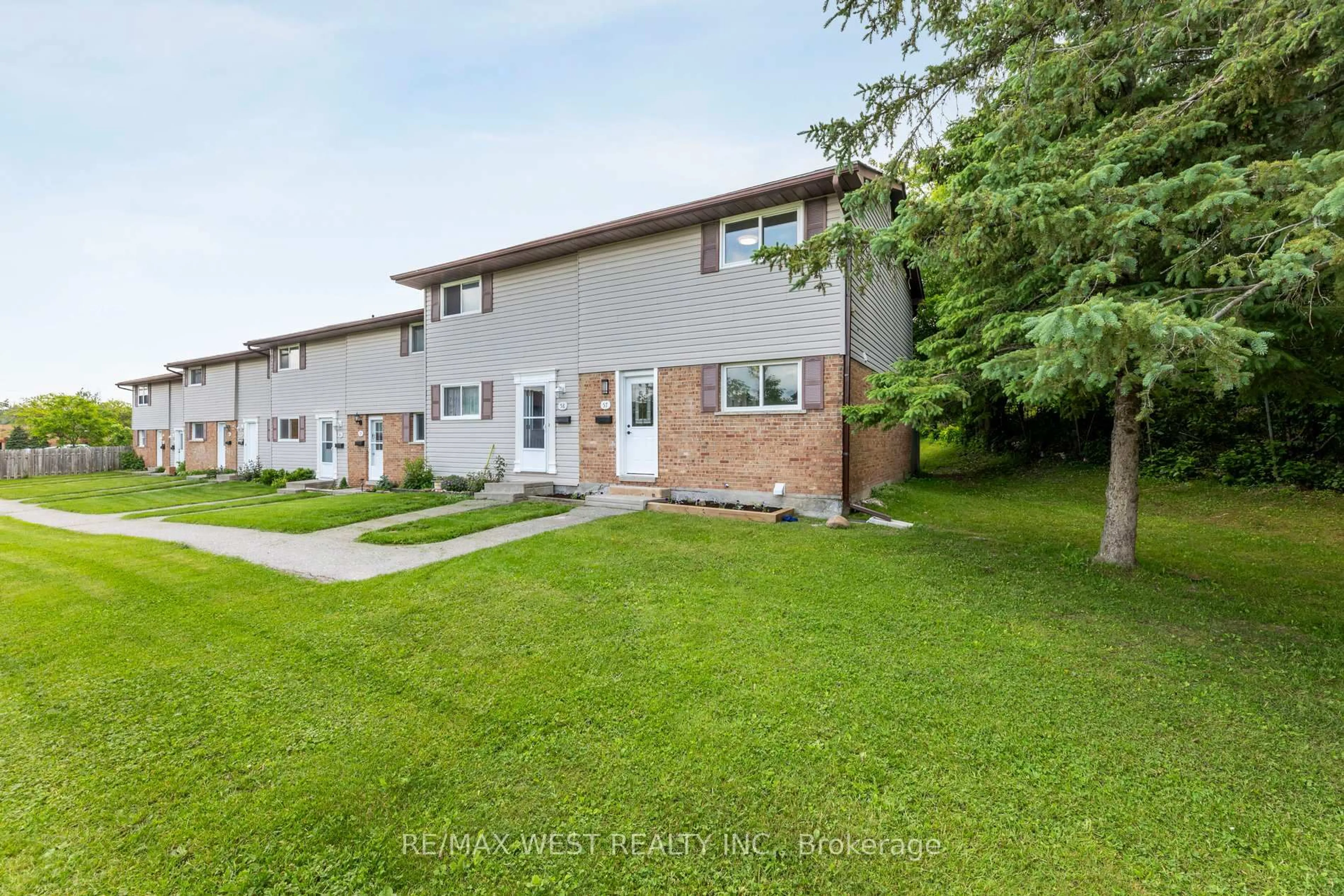 A pic from outside/outdoor area/front of a property/back of a property/a pic from drone, street for 996 Sydenham Rd #57, Peterborough South Ontario K9J 7V7