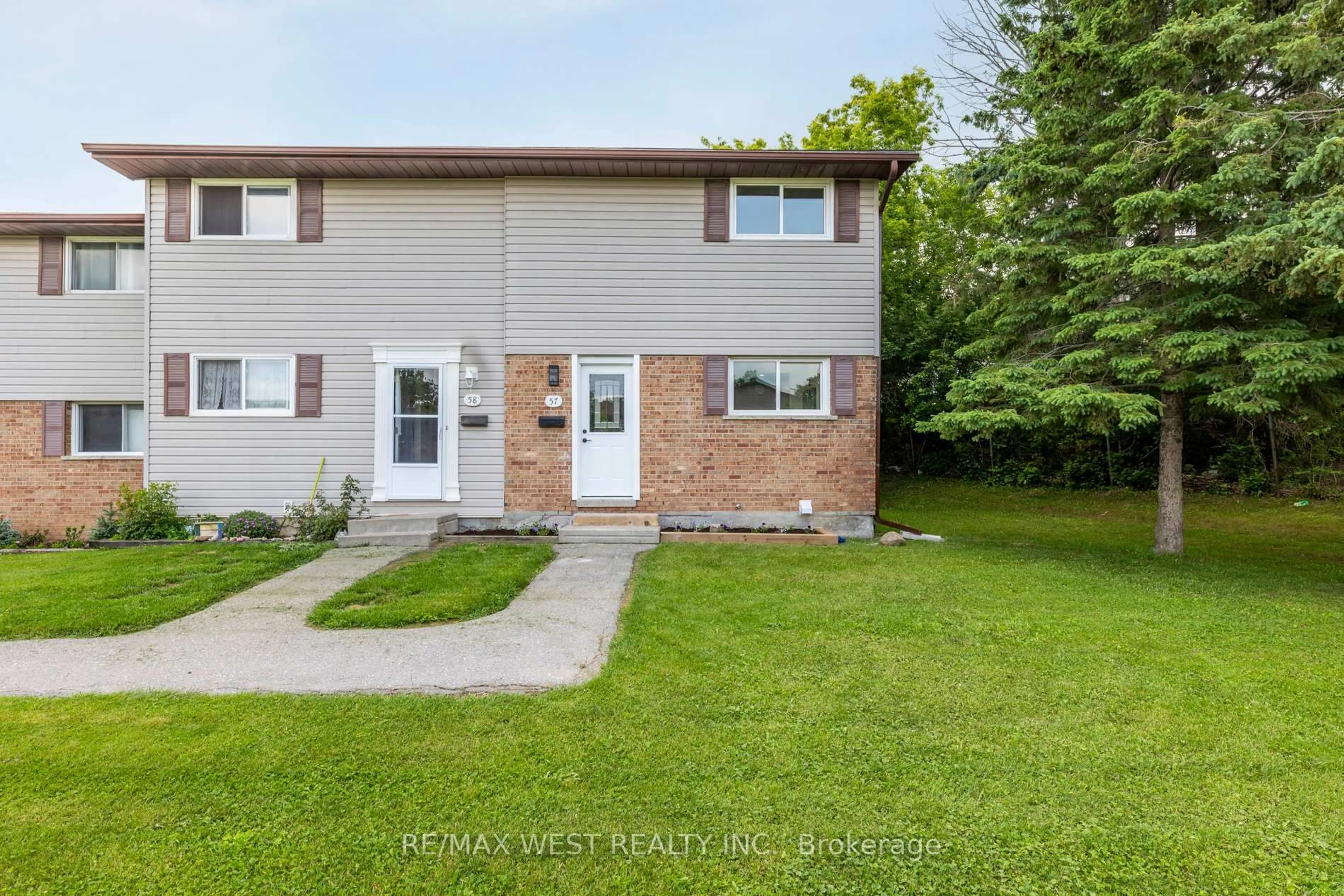 A pic from outside/outdoor area/front of a property/back of a property/a pic from drone, street for 996 Sydenham Rd #57, Peterborough South Ontario K9J 7V7