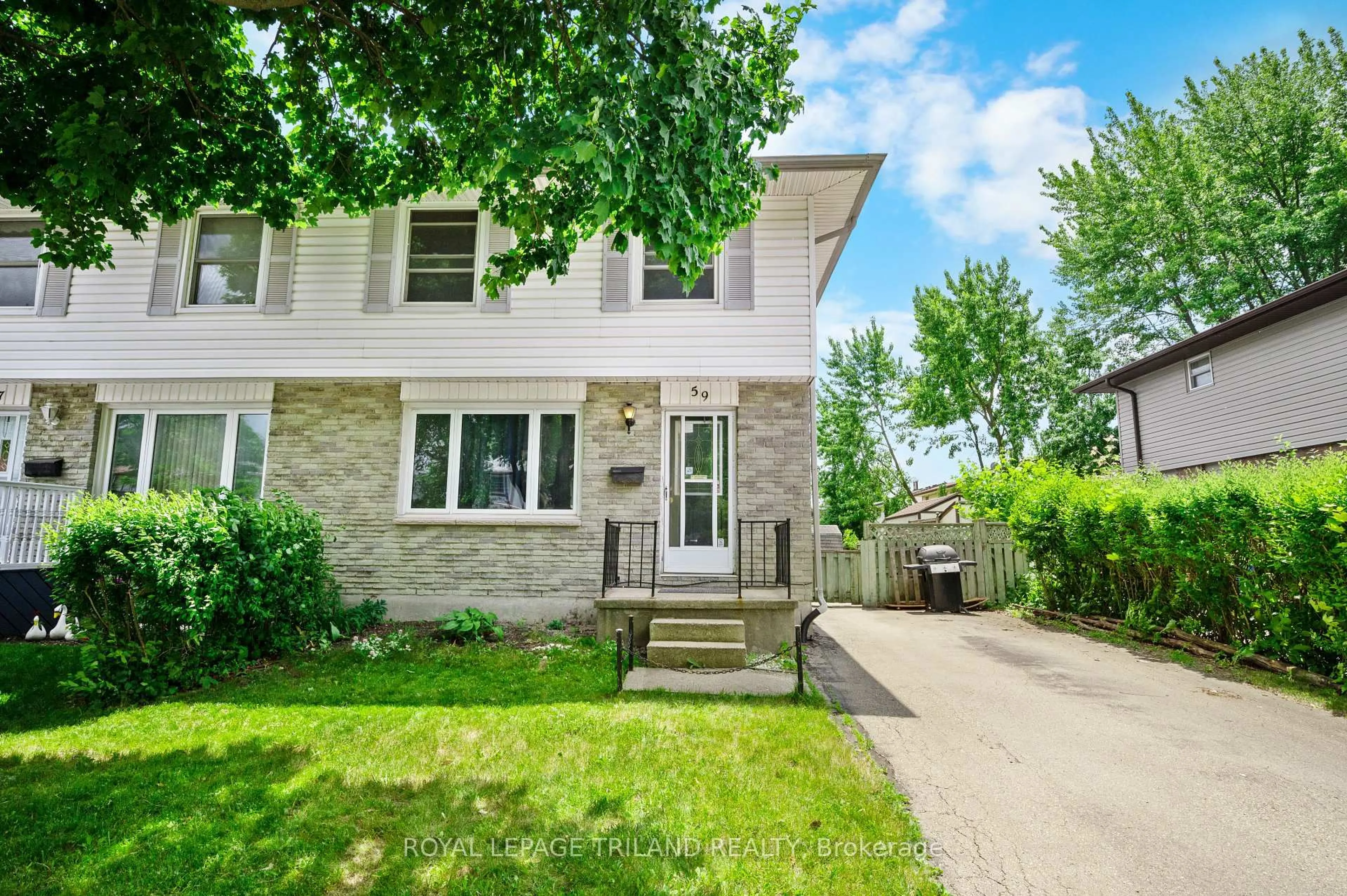 Home with vinyl exterior material, street for 59 AUGUSTA Cres, London South Ontario N6E 2C9