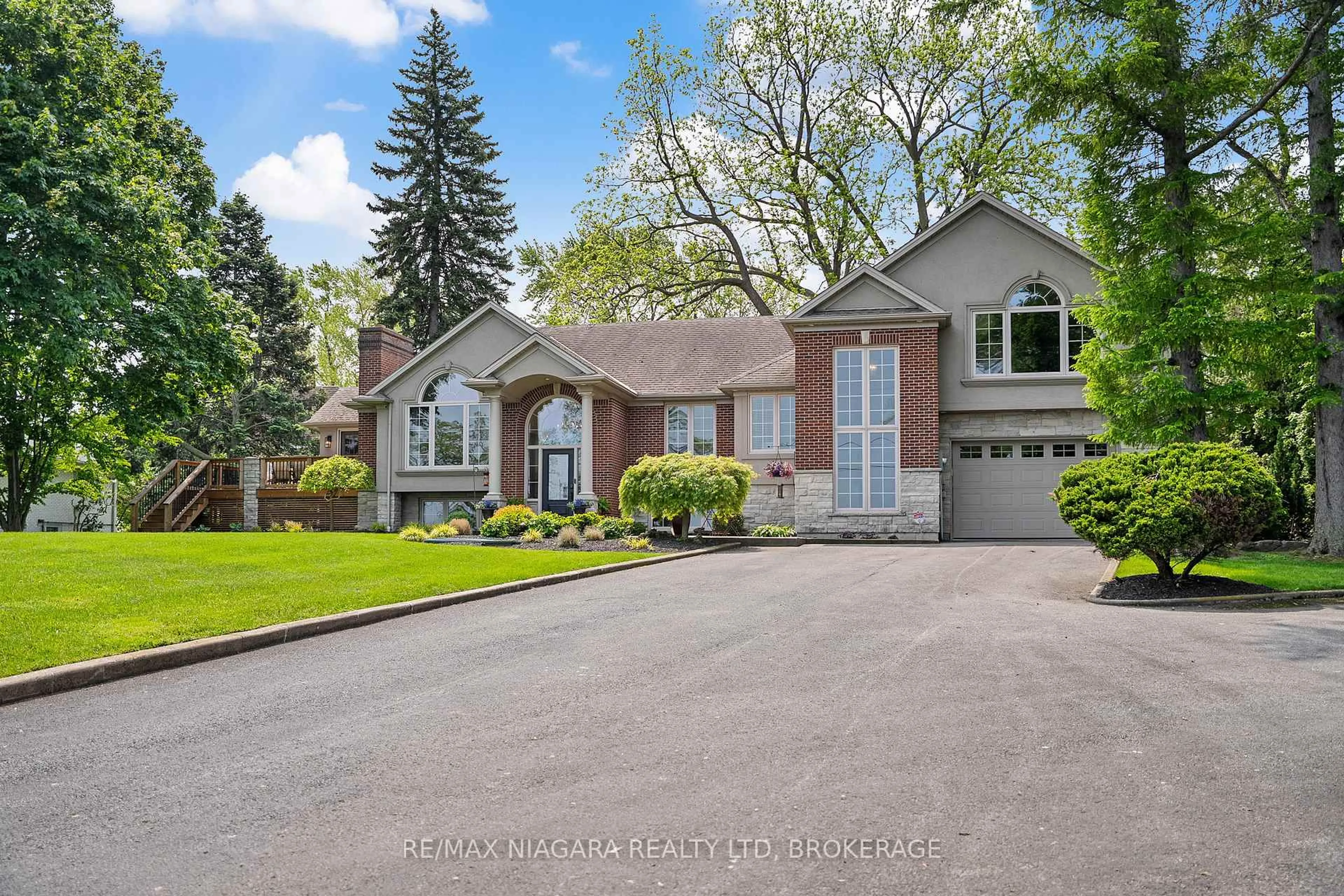 Home with brick exterior material, street for 4618 Sandy Cove Dr, Lincoln Ontario L0R 1B1