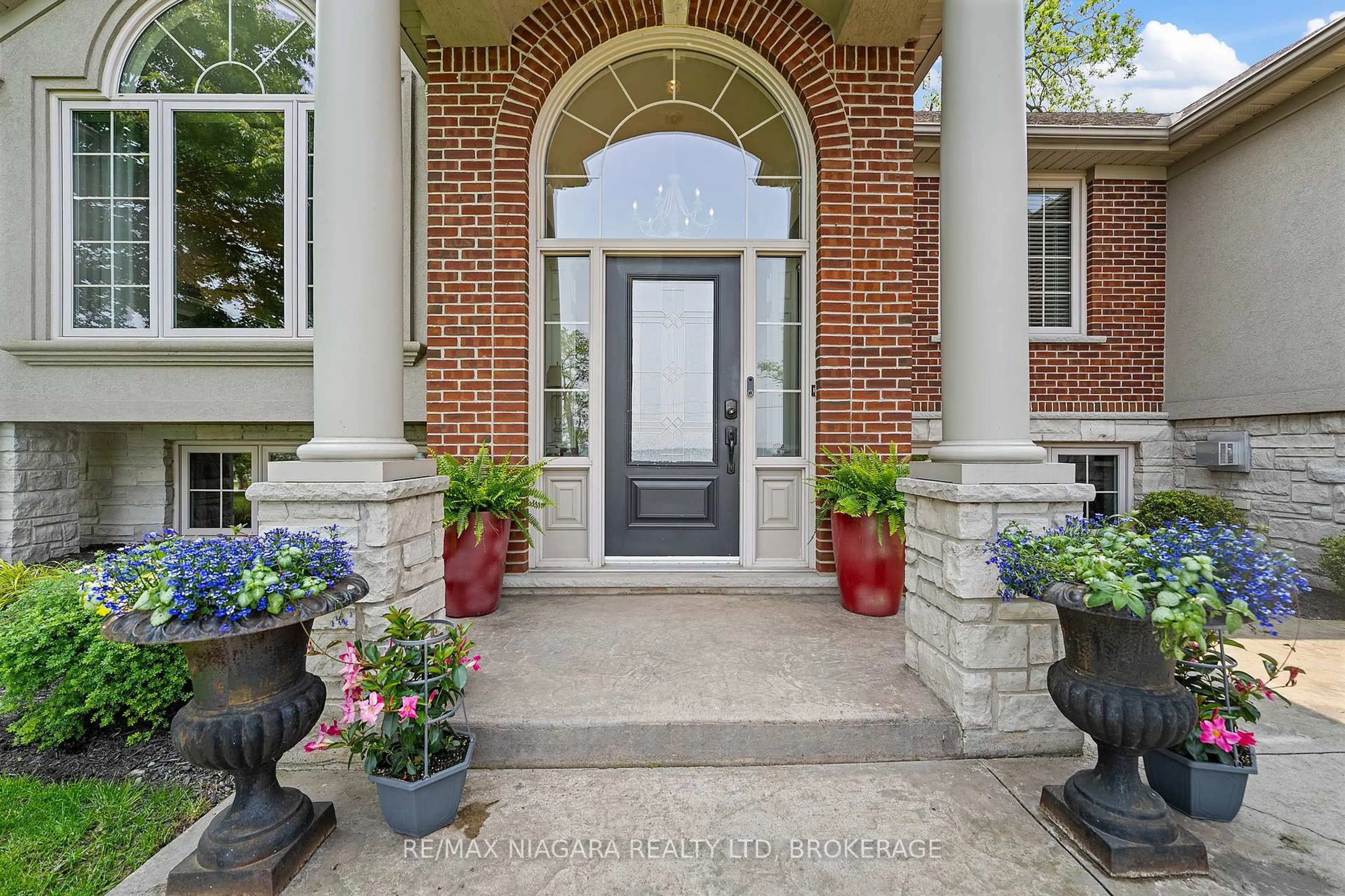 Indoor entryway for 4618 Sandy Cove Dr, Lincoln Ontario L0R 1B1