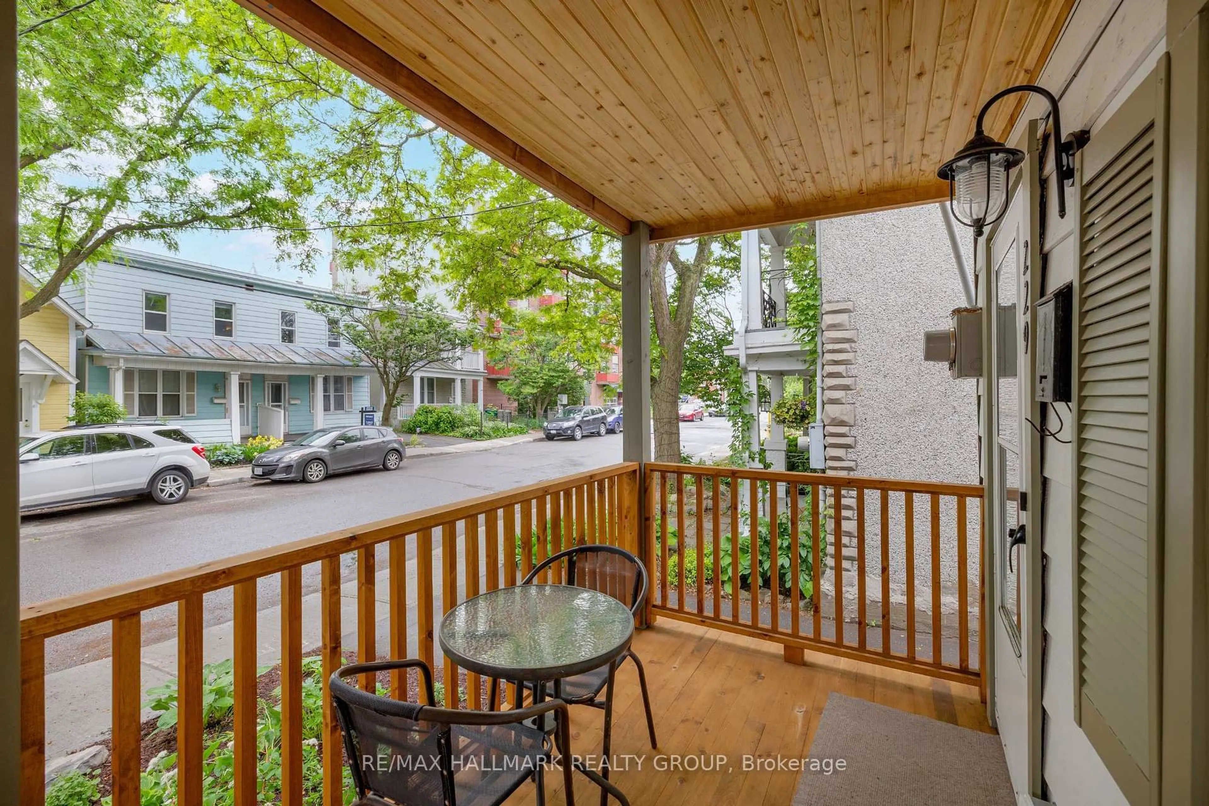 Patio, street for 229 St Andrew St, Ottawa Ontario K1N 5G5