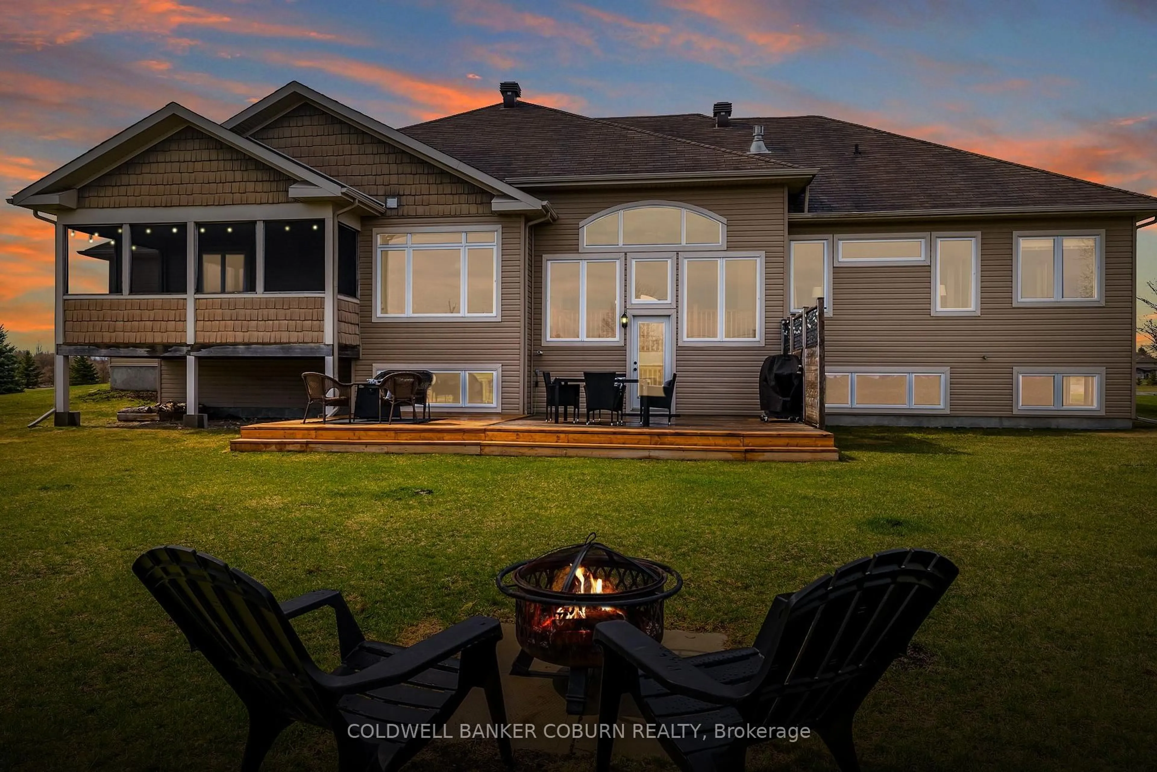 Home with vinyl exterior material, unknown for 270 West Lake Circ, Carp Ontario K0A 1L0