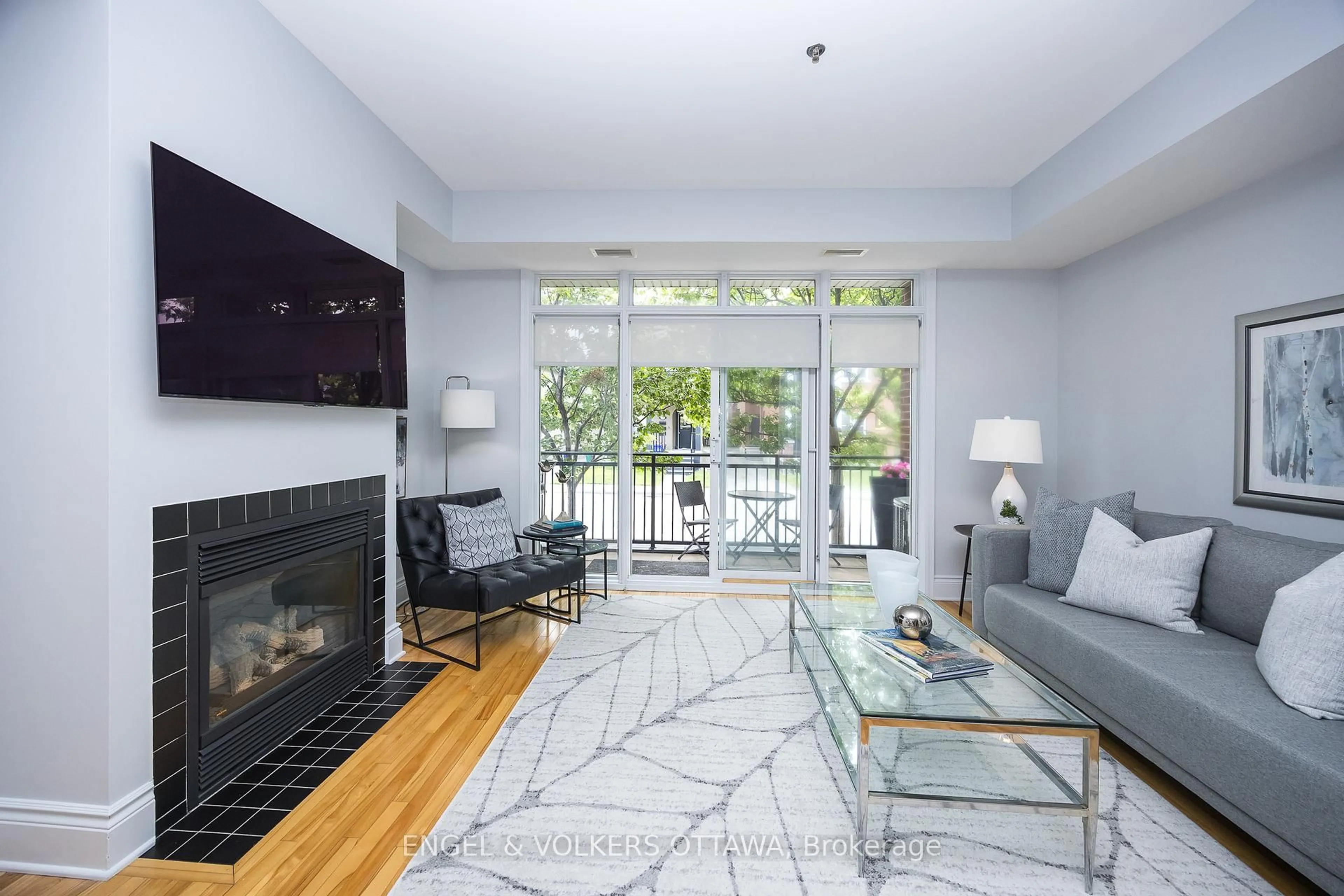 Living room with furniture, unknown for 400 Mcleod St #105, Ottawa Ontario K2P 1A6