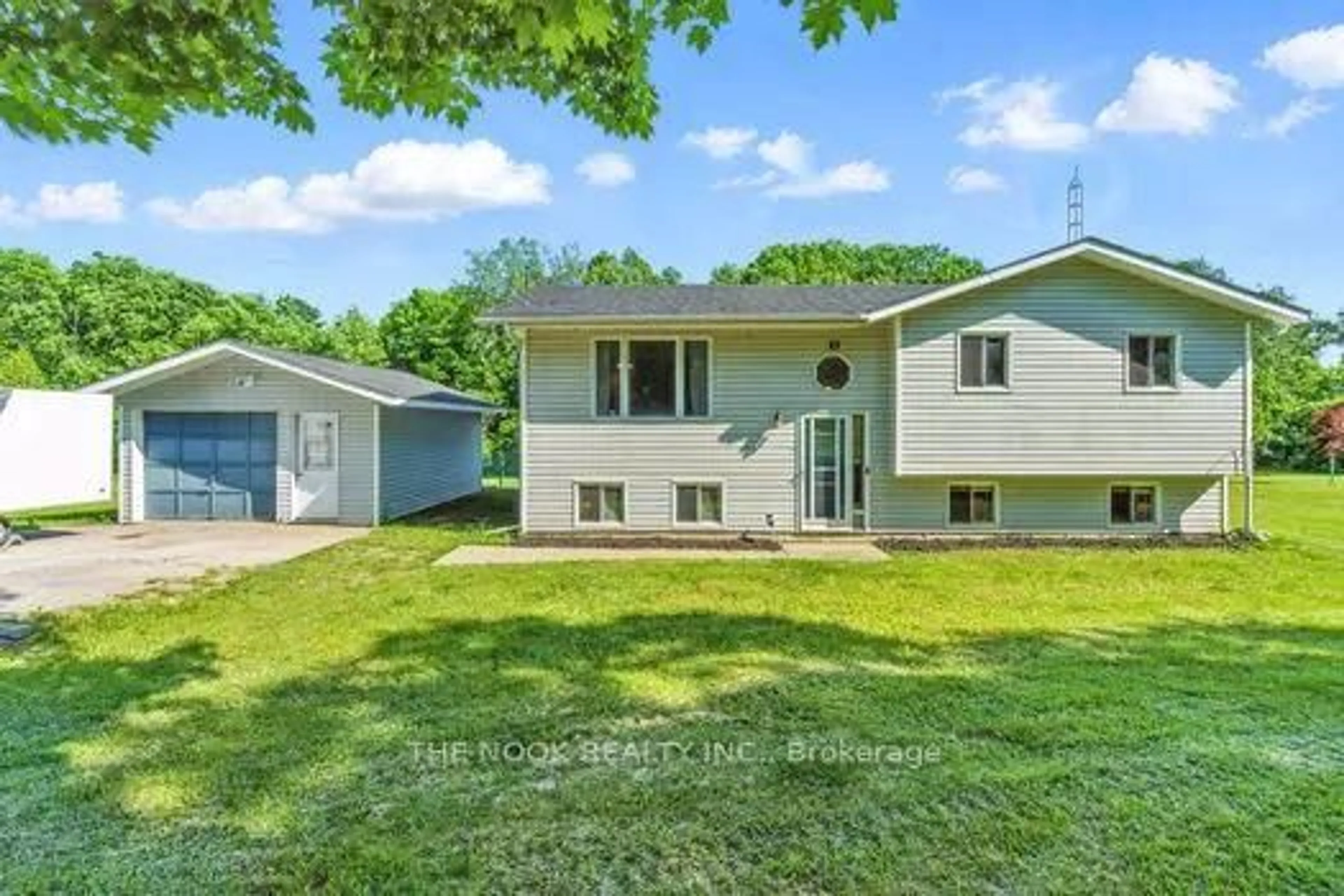 Home with vinyl exterior material, unknown for 72 Coltman Rd, Ingleside Ontario K8V 5P4