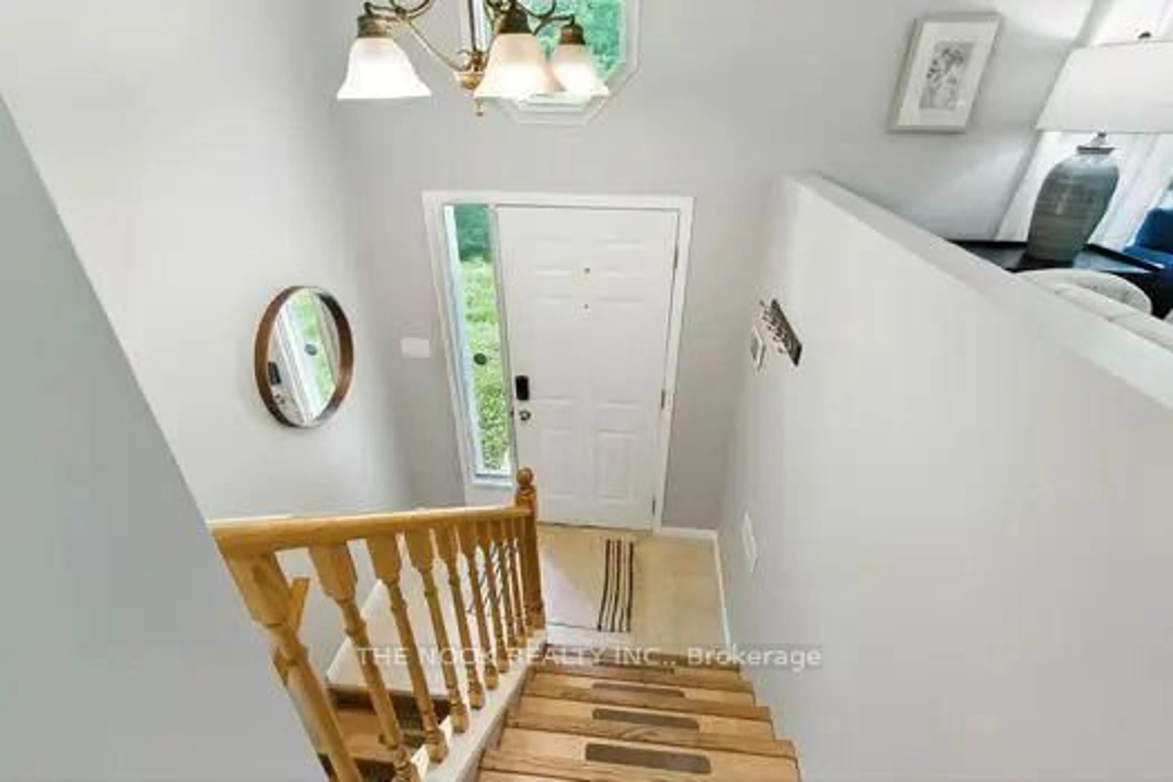 Indoor entryway for 72 Coltman Rd, Ingleside Ontario K8V 5P4