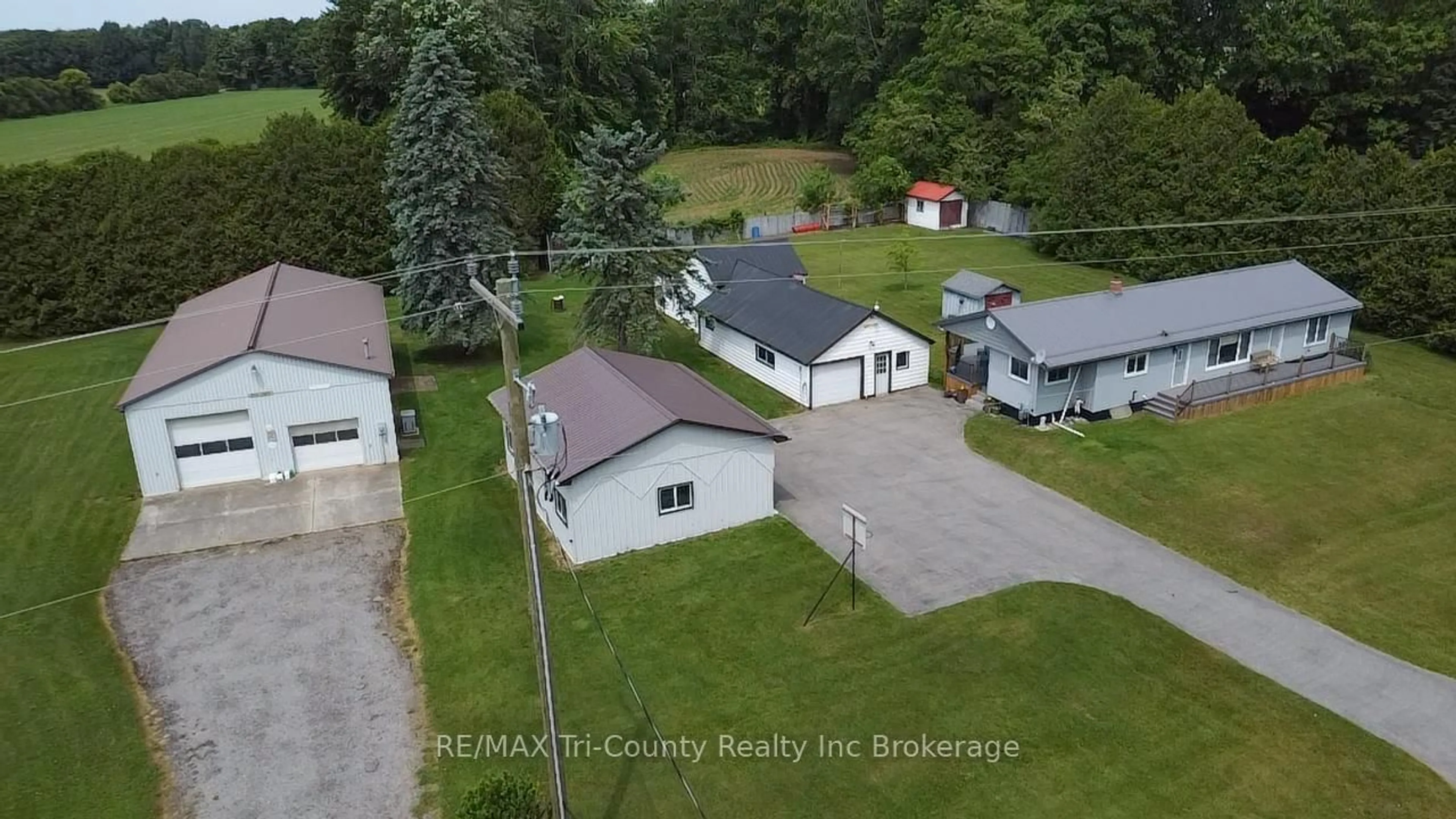 A pic from outside/outdoor area/front of a property/back of a property/a pic from drone, unknown for 985 Norfolk County 28 Rd, Norfolk Ontario N0E 1G0