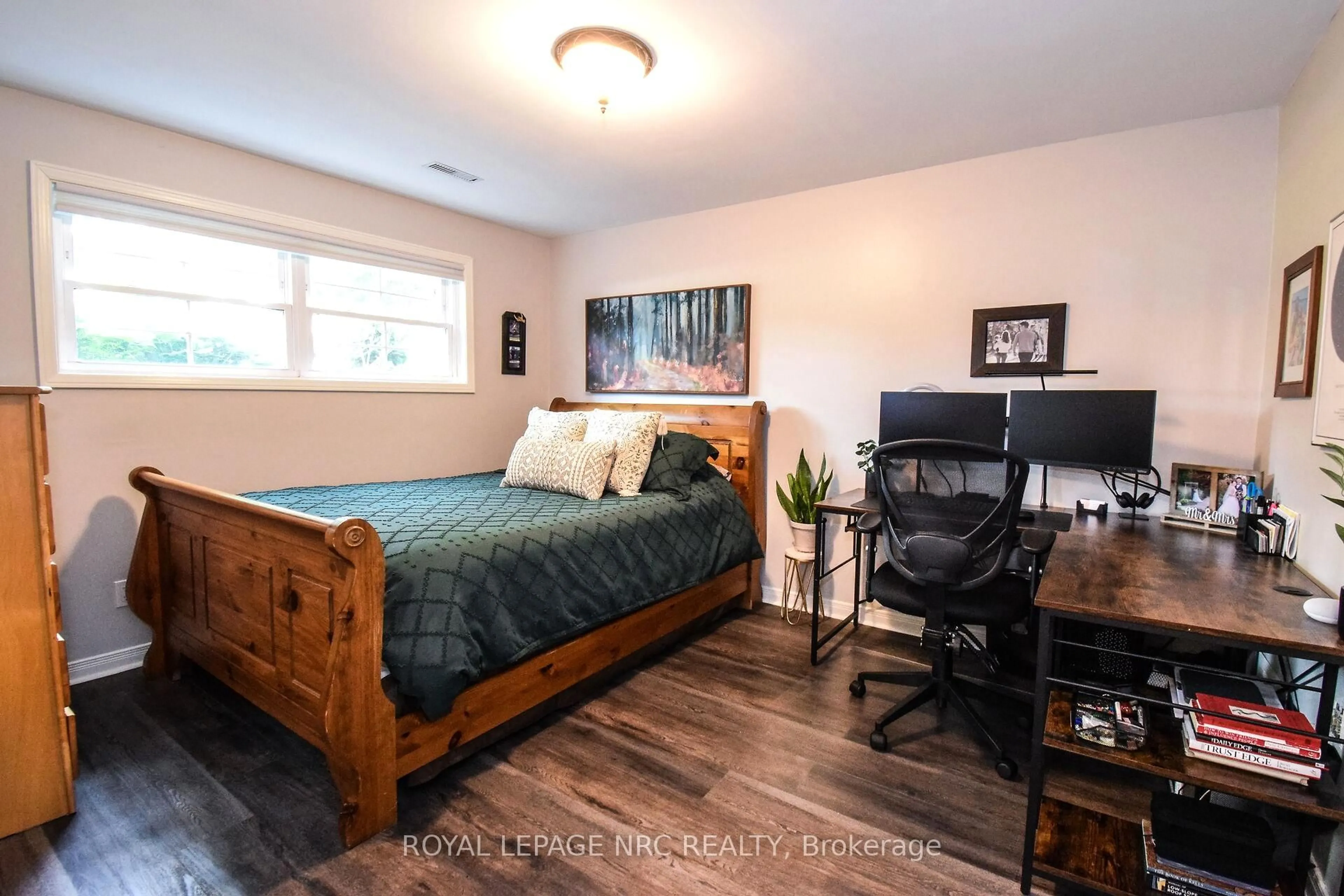 Bedroom with bed, wood/laminate floor for 4 Belair Dr, St. Catharines Ontario L2N 6W5