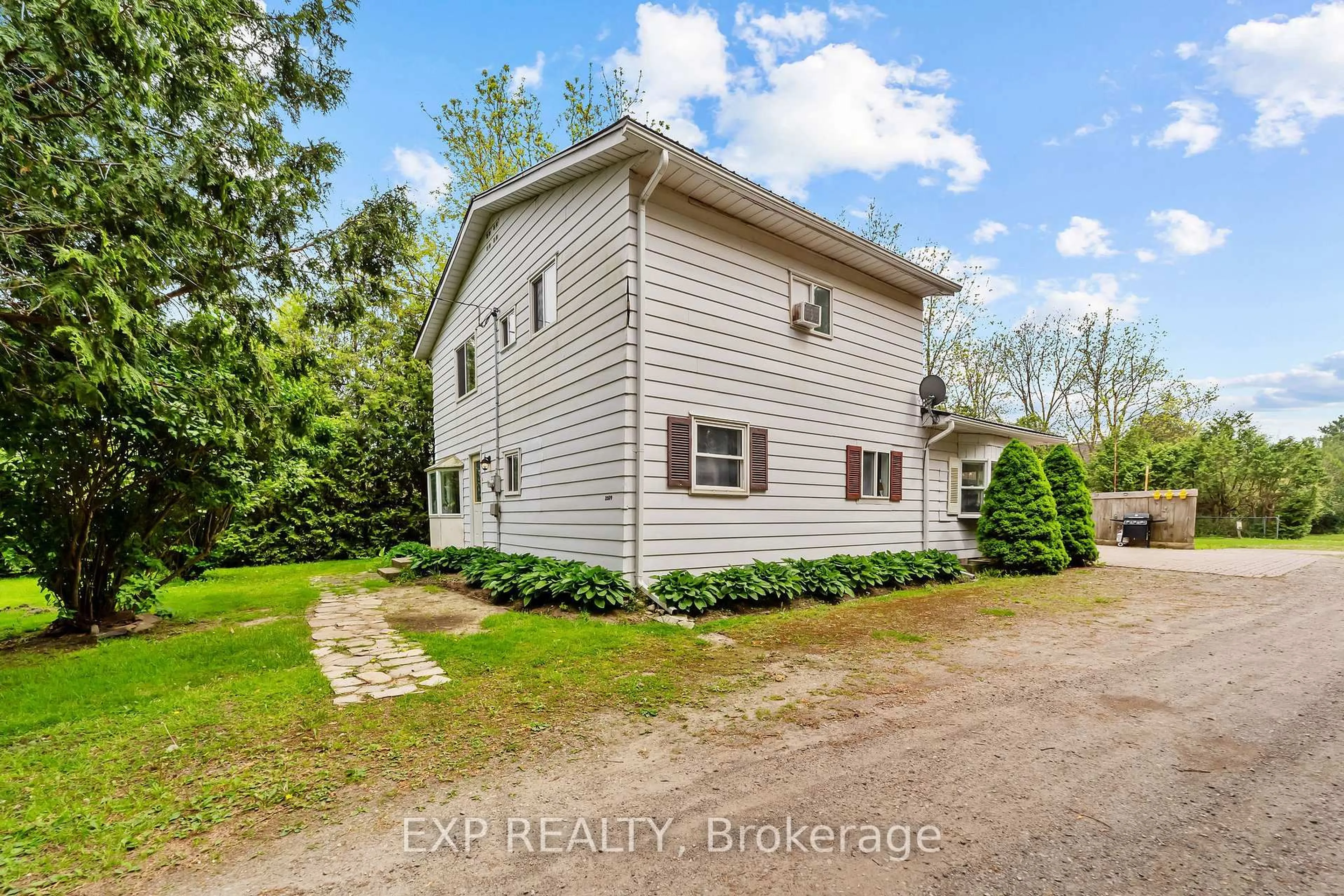 A pic from outside/outdoor area/front of a property/back of a property/a pic from drone, building for 3109 Napperton Dr, Adelaide Metcalfe Ontario N7G 3H8
