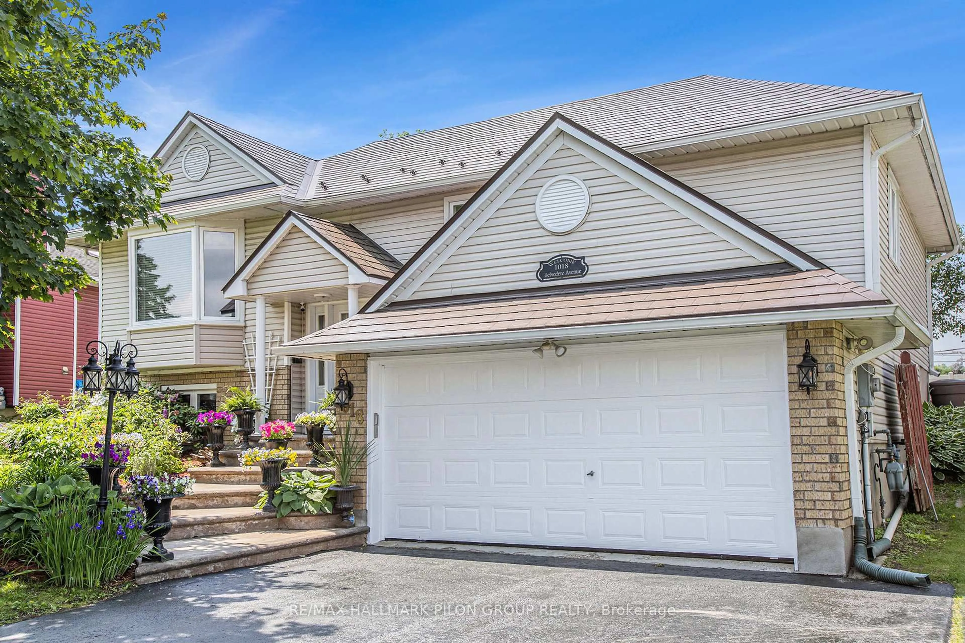 Home with vinyl exterior material, street for 1018 Belvedere Ave, Clarence-Rockland Ontario K4K 1H3