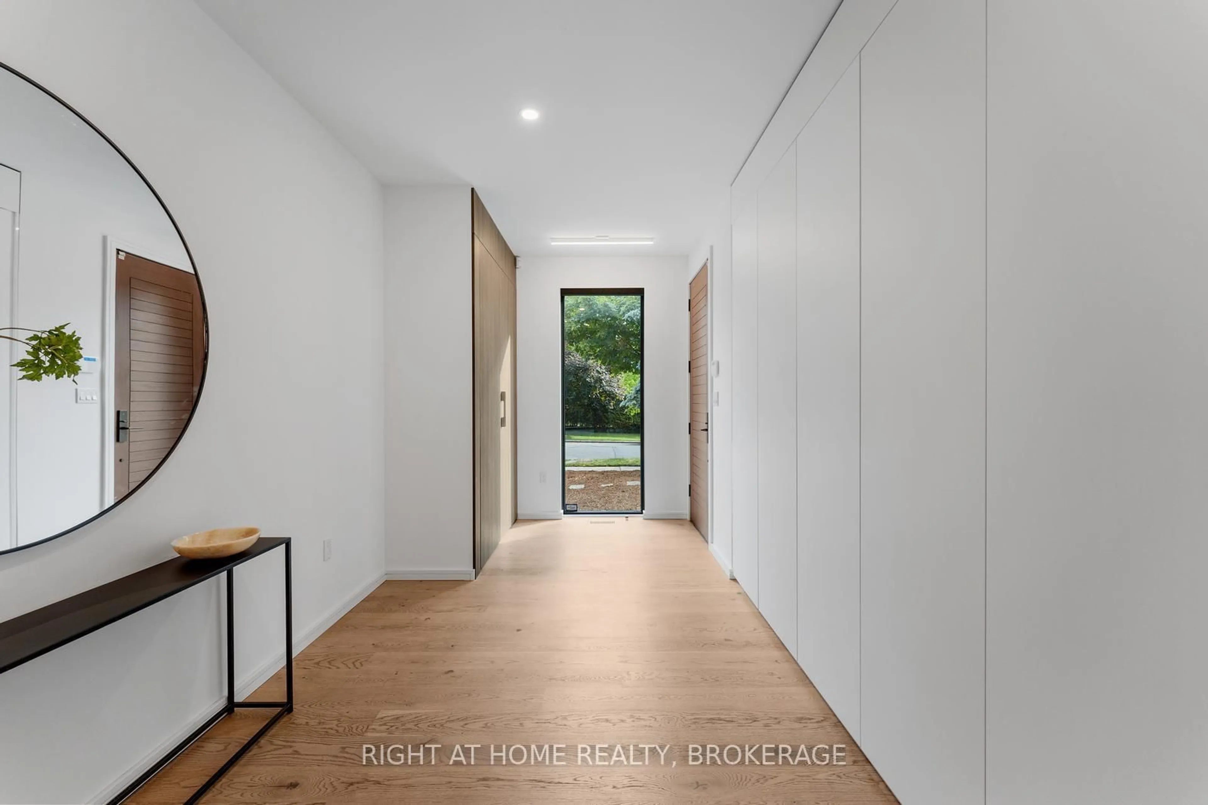 Indoor entryway for 14 Maple St, Guelph Ontario N1G 2G2