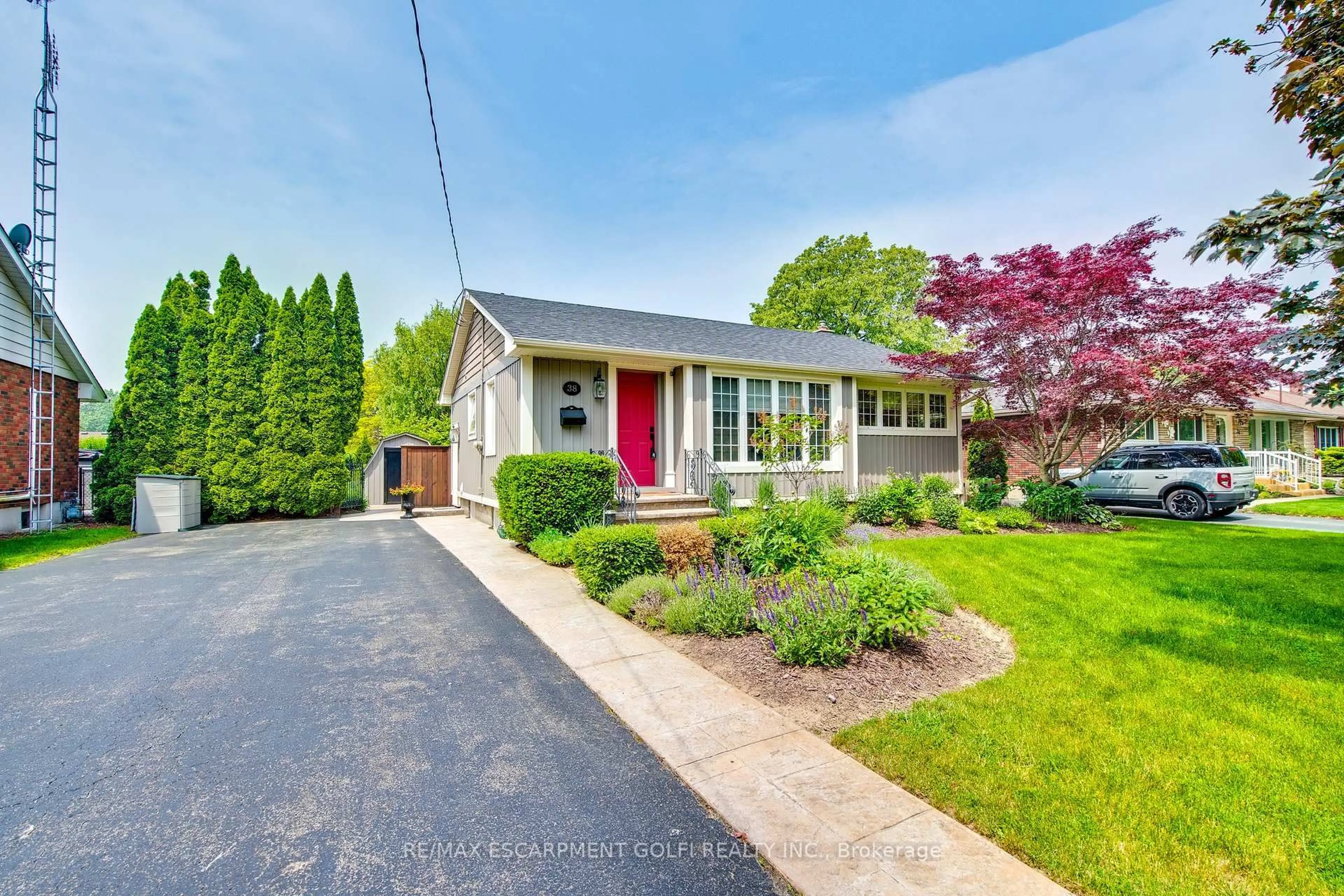 Home with brick exterior material, street for 38 Albany Dr, St. Catharines Ontario L2N 3T5