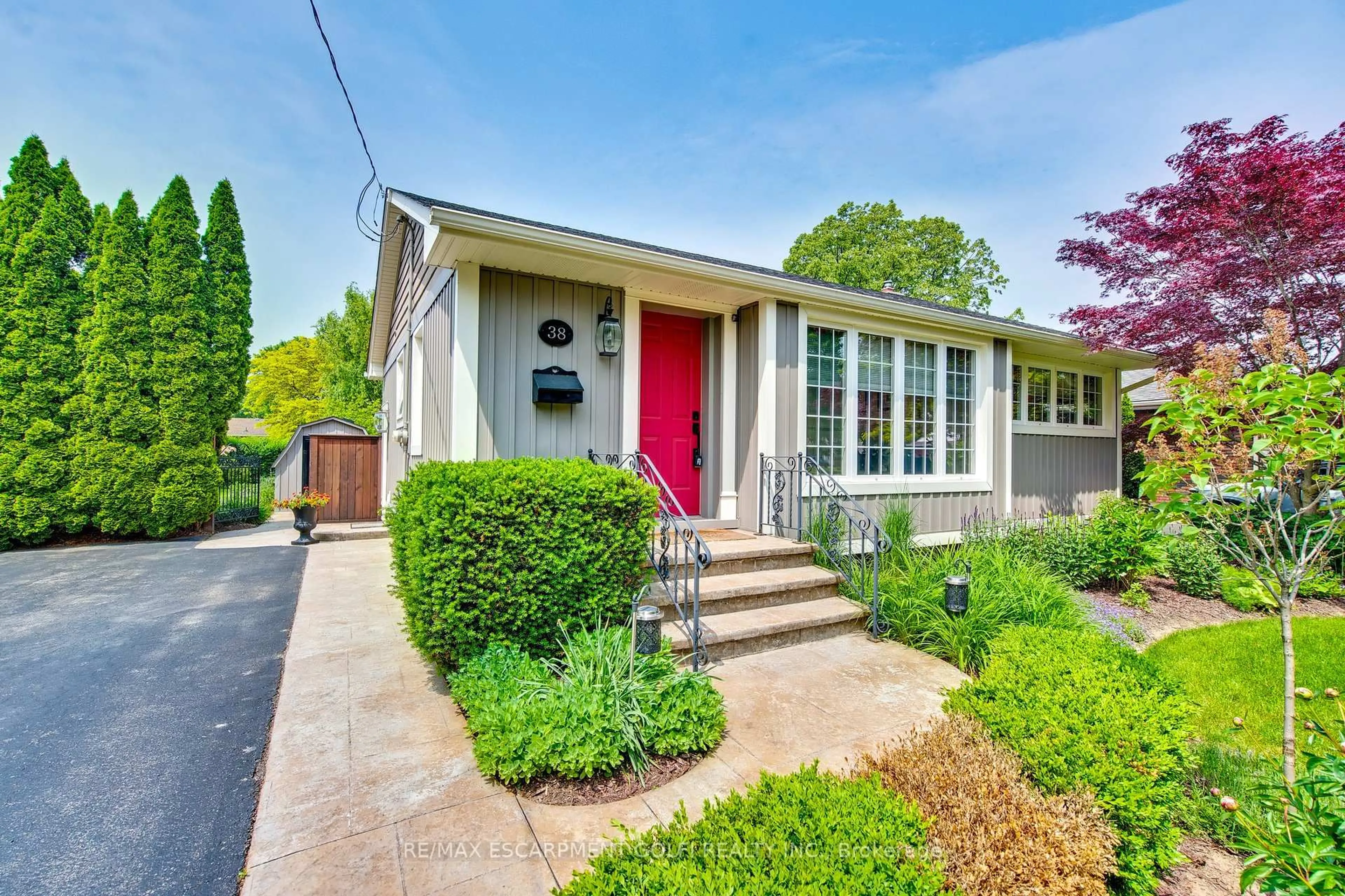 Home with brick exterior material, street for 38 Albany Dr, St. Catharines Ontario L2N 3T5