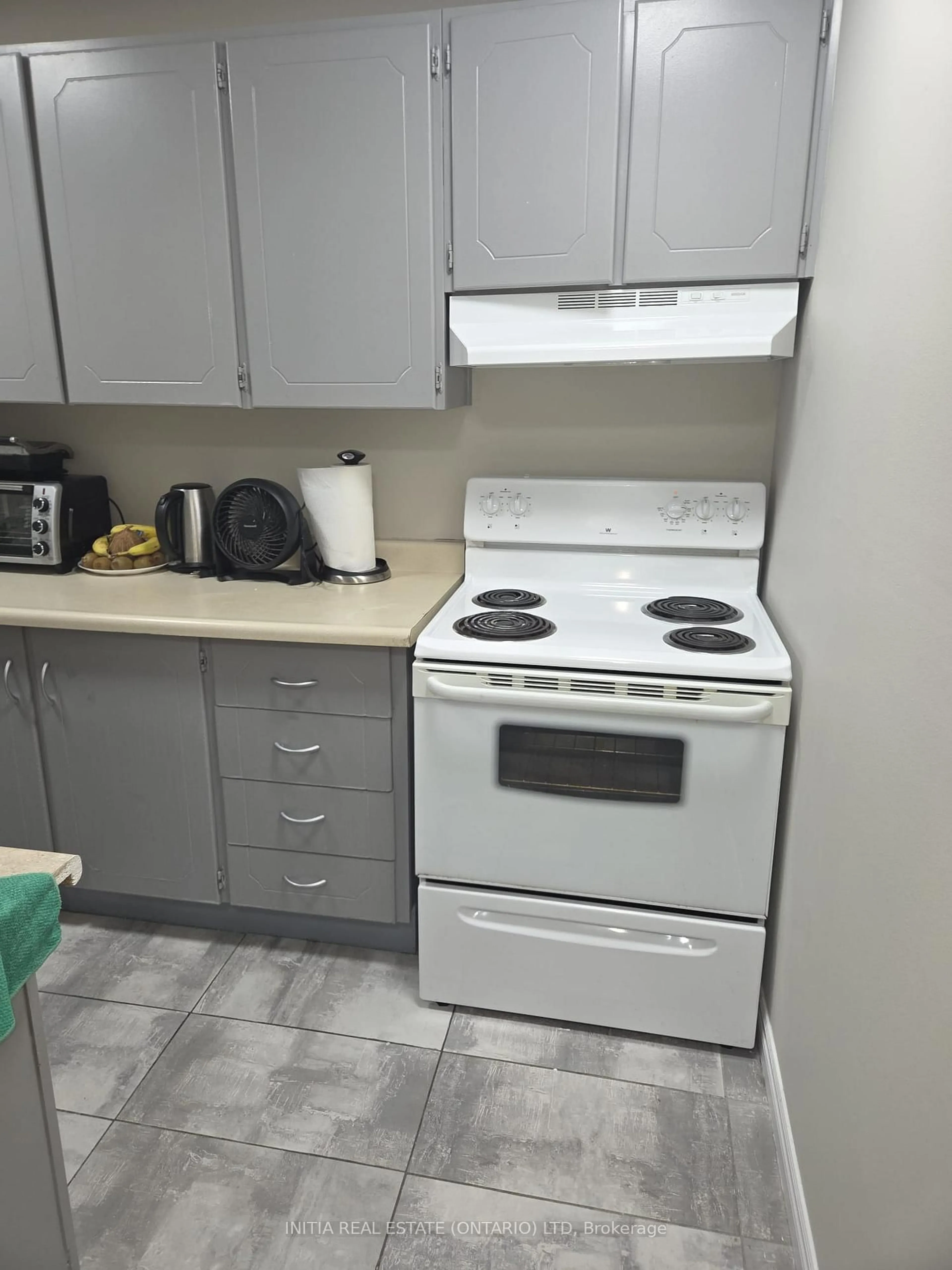Standard kitchen, unknown for 1105 Jalna Blvd #410, London South Ontario N6E 2S9
