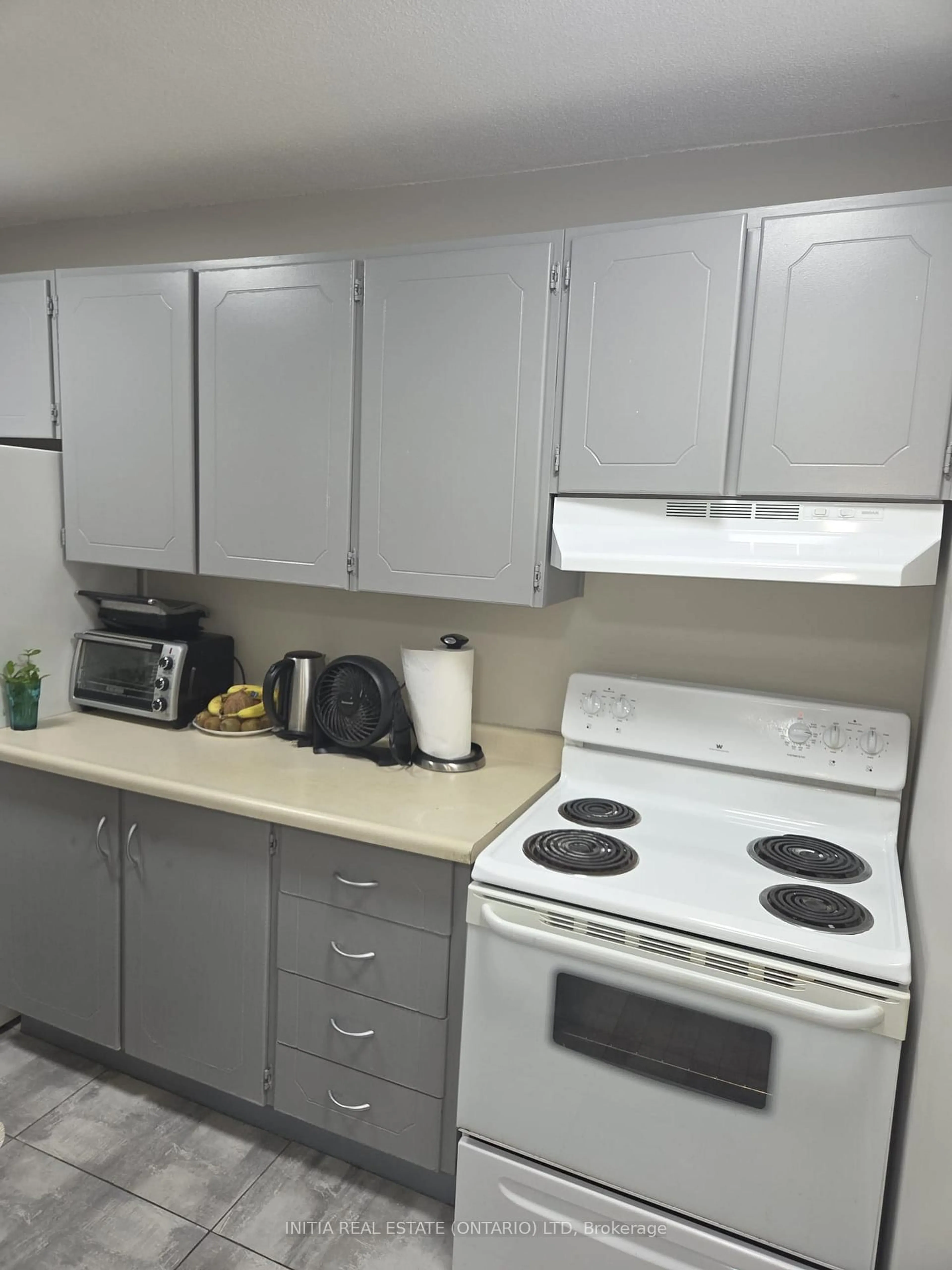 Standard kitchen, unknown for 1105 Jalna Blvd #410, London South Ontario N6E 2S9