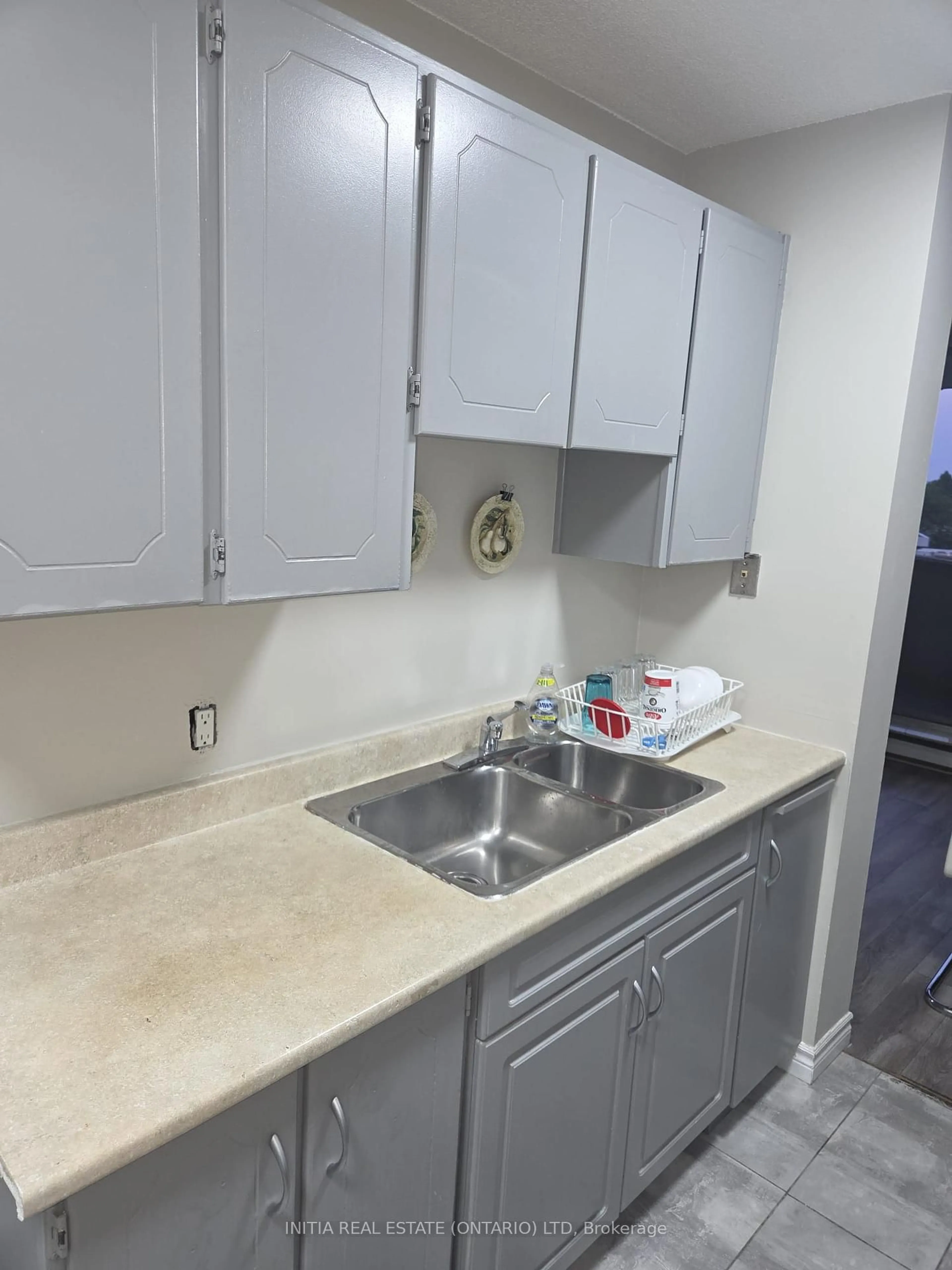 Standard kitchen, unknown for 1105 Jalna Blvd #410, London South Ontario N6E 2S9