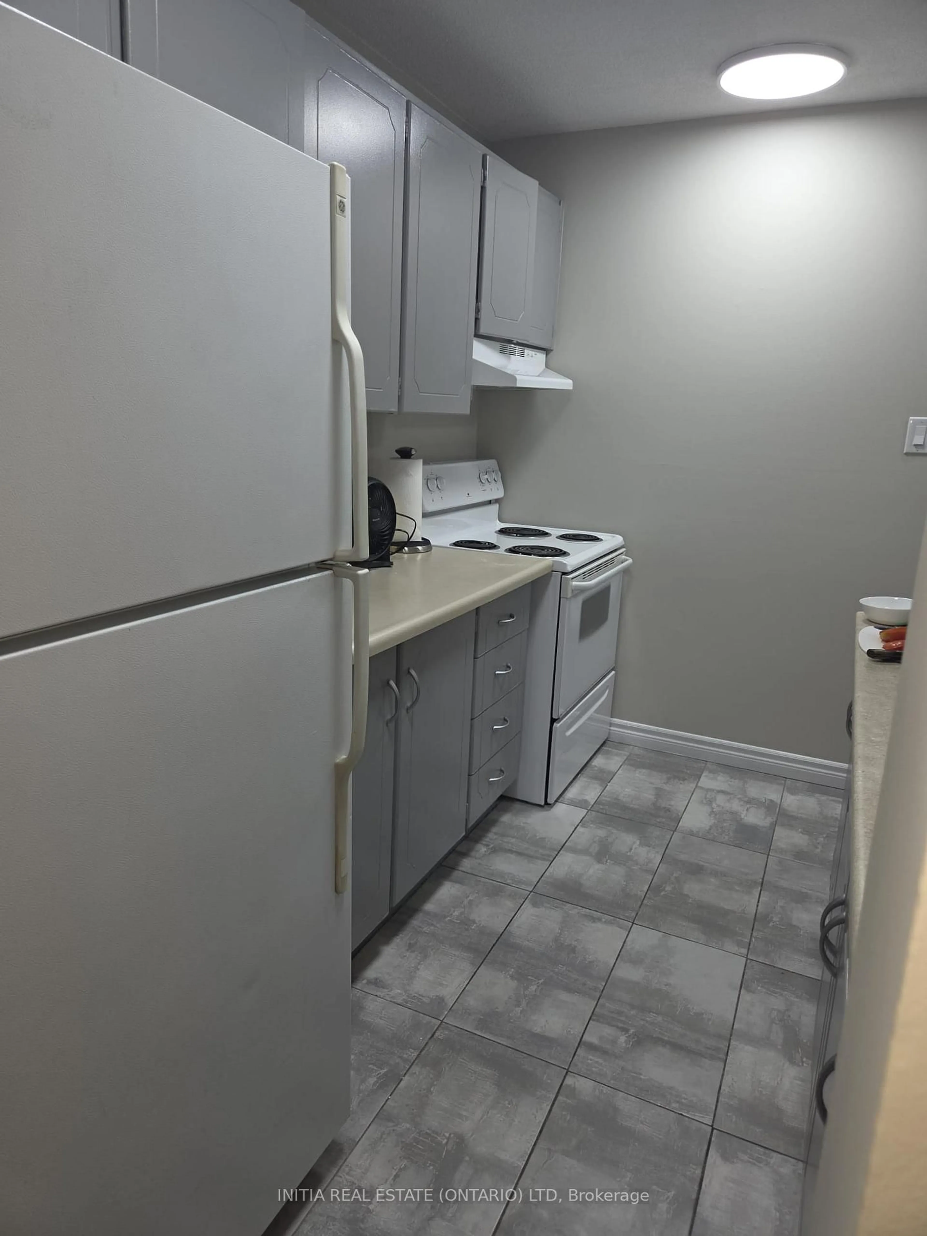 Standard kitchen, unknown for 1105 Jalna Blvd #410, London South Ontario N6E 2S9