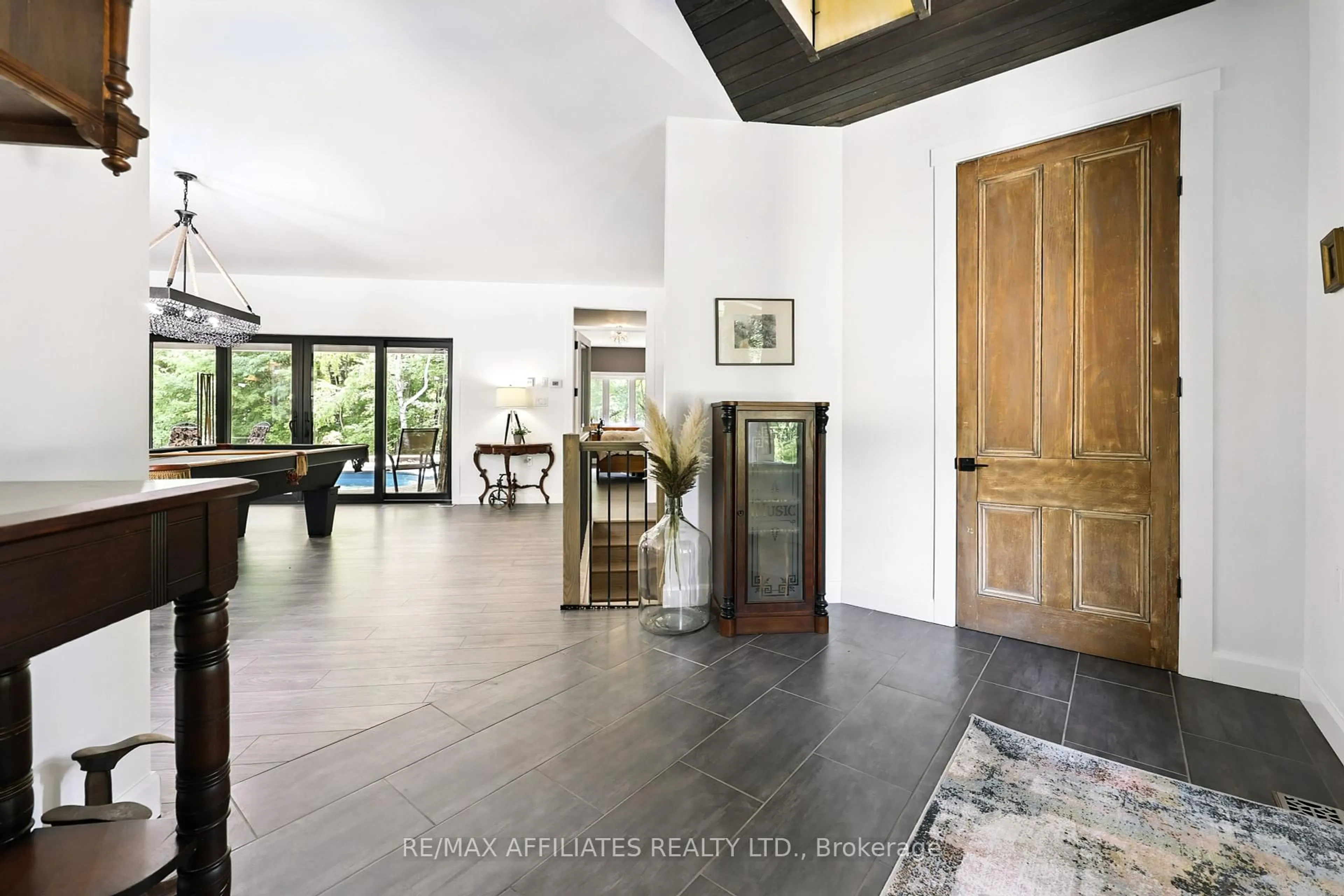 Indoor foyer for 1155 Ebbs Bay Rd, Carleton Place Ontario K7C 0C5
