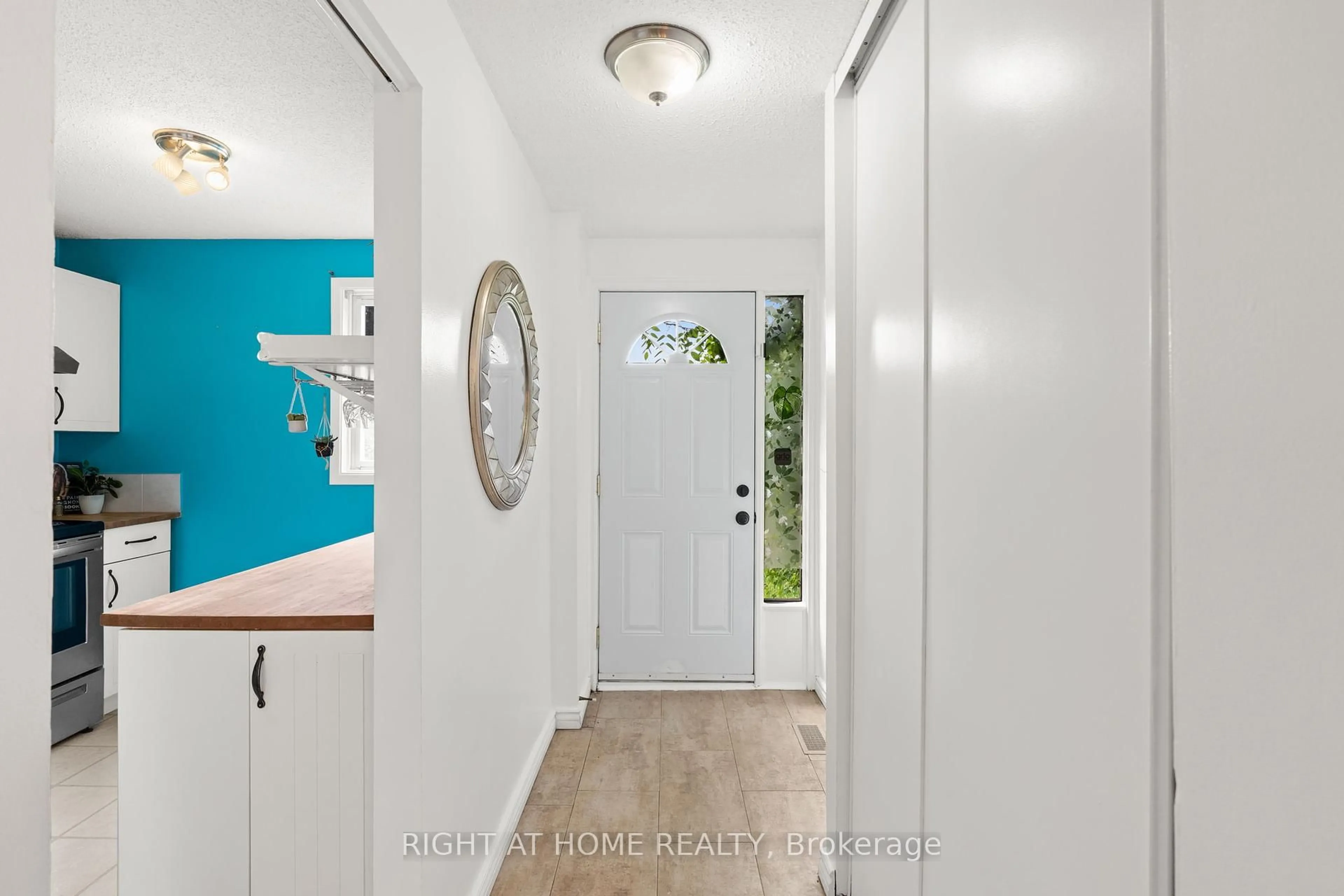 Indoor entryway for 12B LARKSHIRE Lane, Ottawa Ontario K2J 1Y6